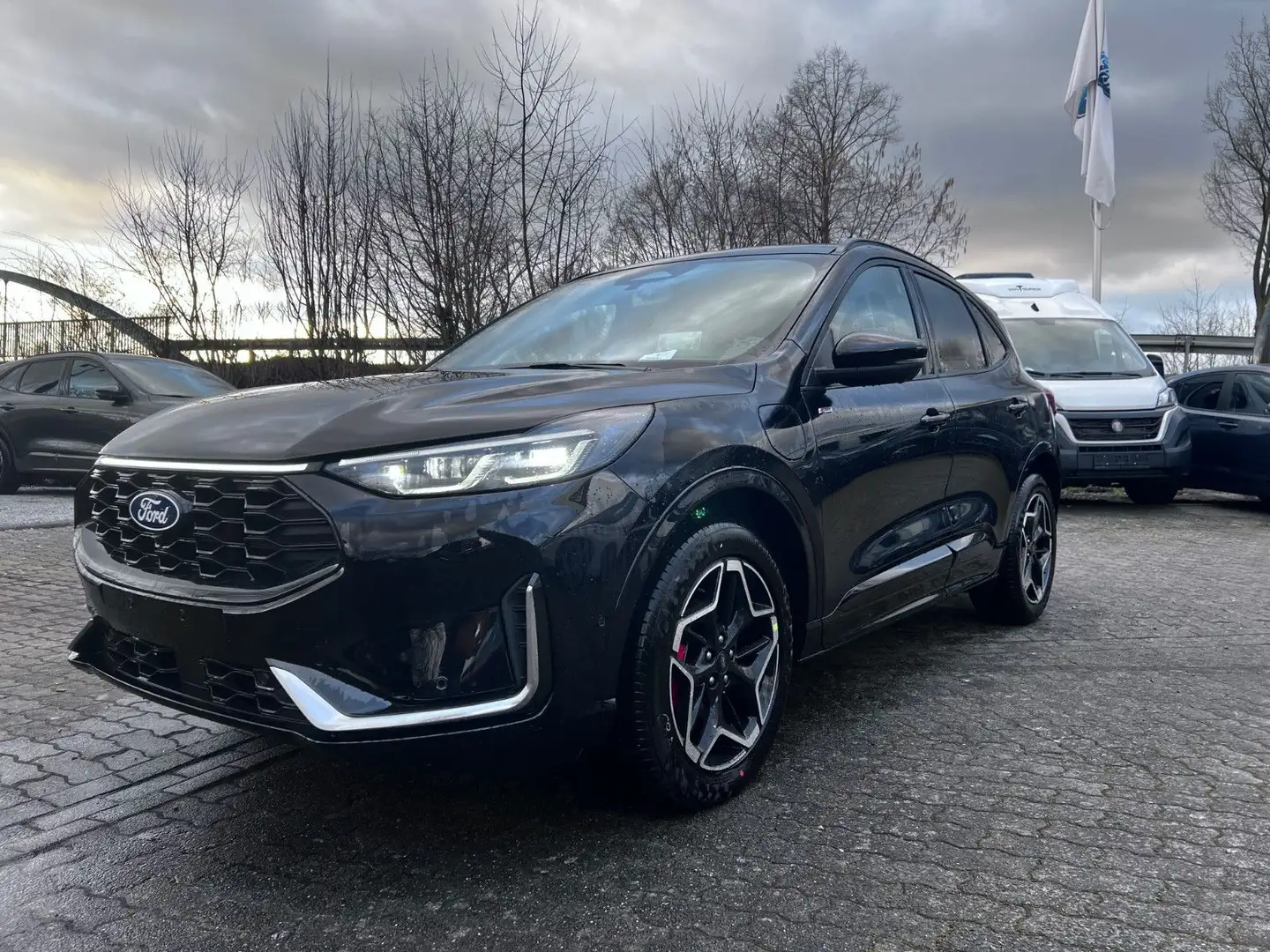 Ford Kuga PHEV ST-Line X Autom. ACC 360° Panoramadach Noir - 1