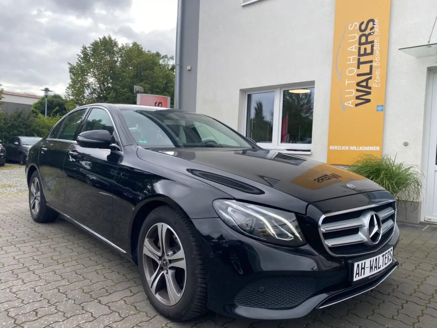 Mercedes-Benz E 200 d Limo Avantgarde=LED-Automatik-Carplay= Schwarz - 1