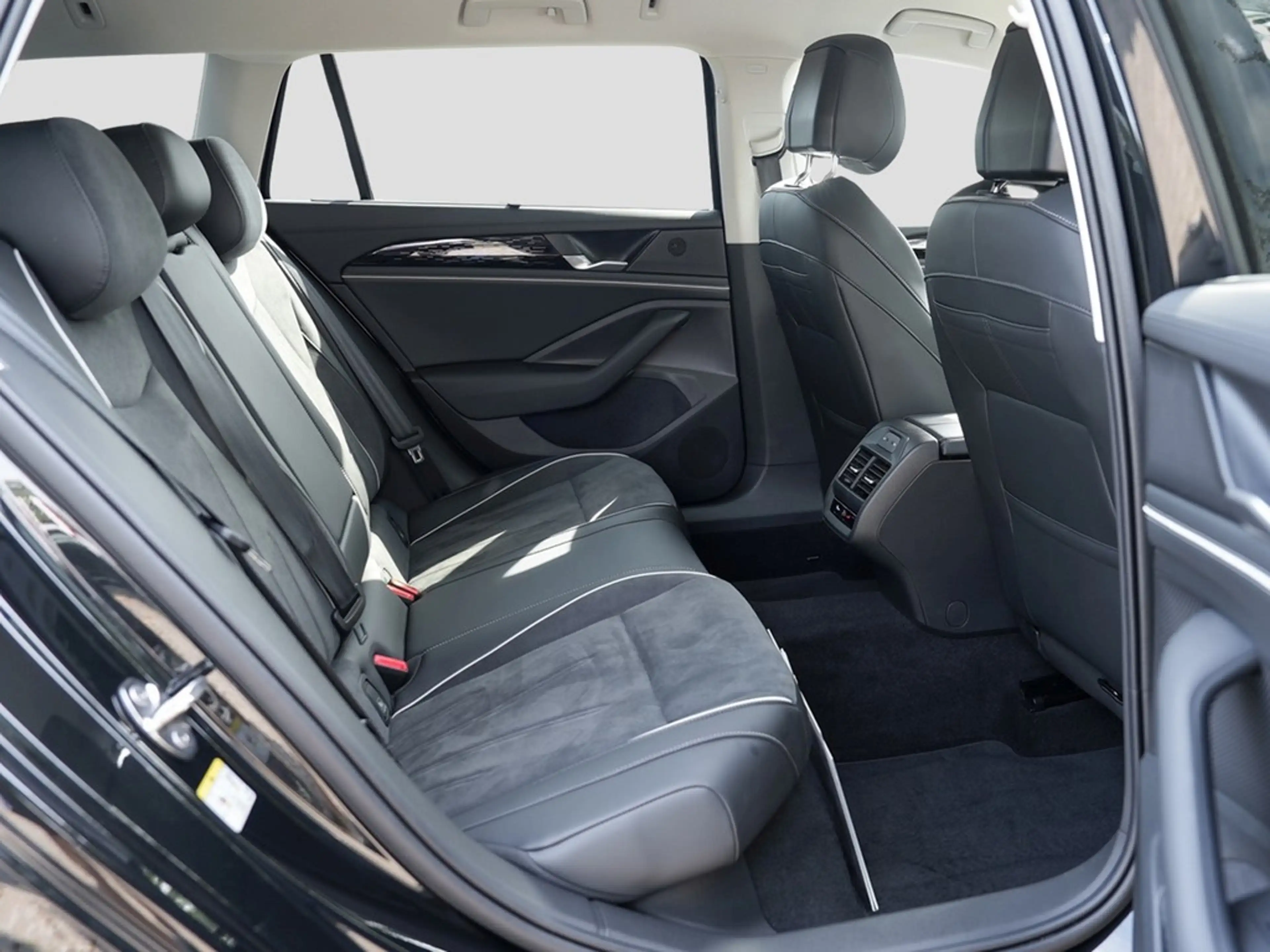 Volkswagen Passat Variant 2.0 TDI DSG Elegance *IQ-Drive*AHK*Head-up*DCC-... — photo 9