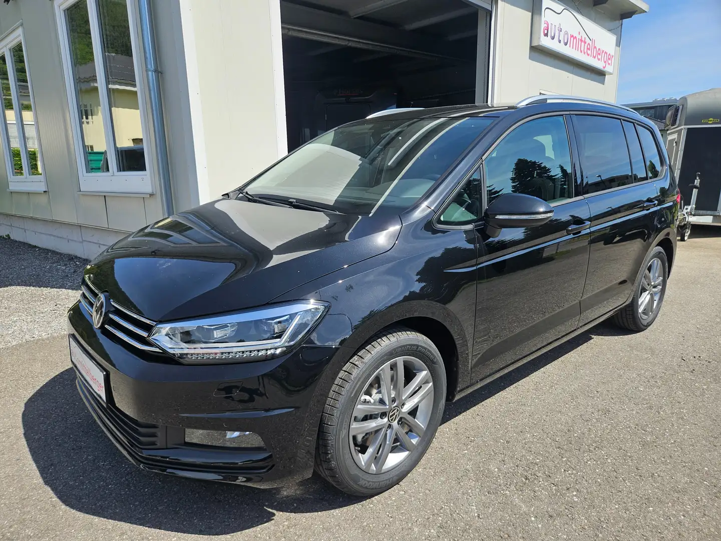 Volkswagen Touran Friends TSI DSG 150PS "7Sitze, Navi, LED" Schwarz - 1