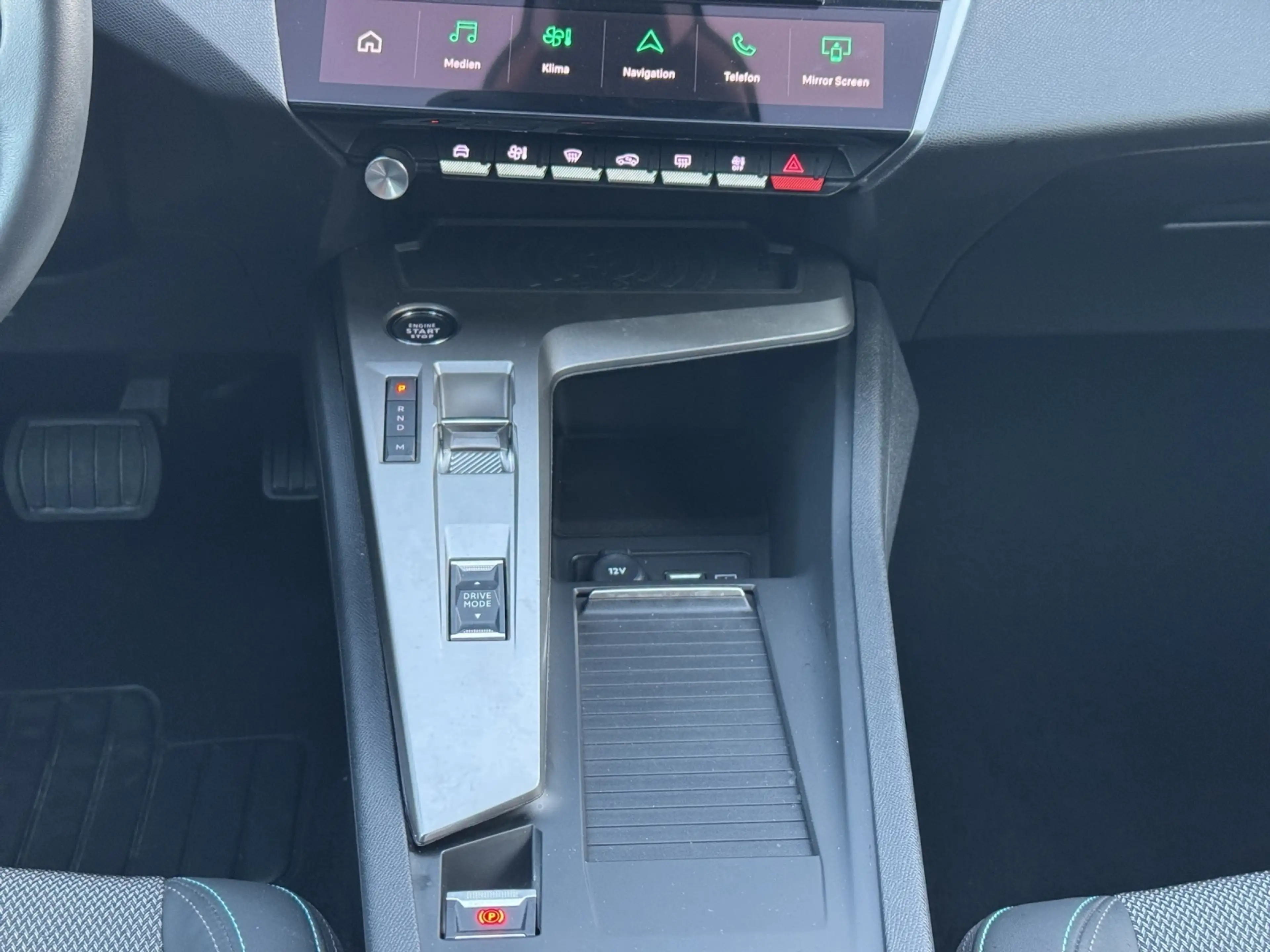 Peugeot 308 SW Hybrid Allure — photo 14