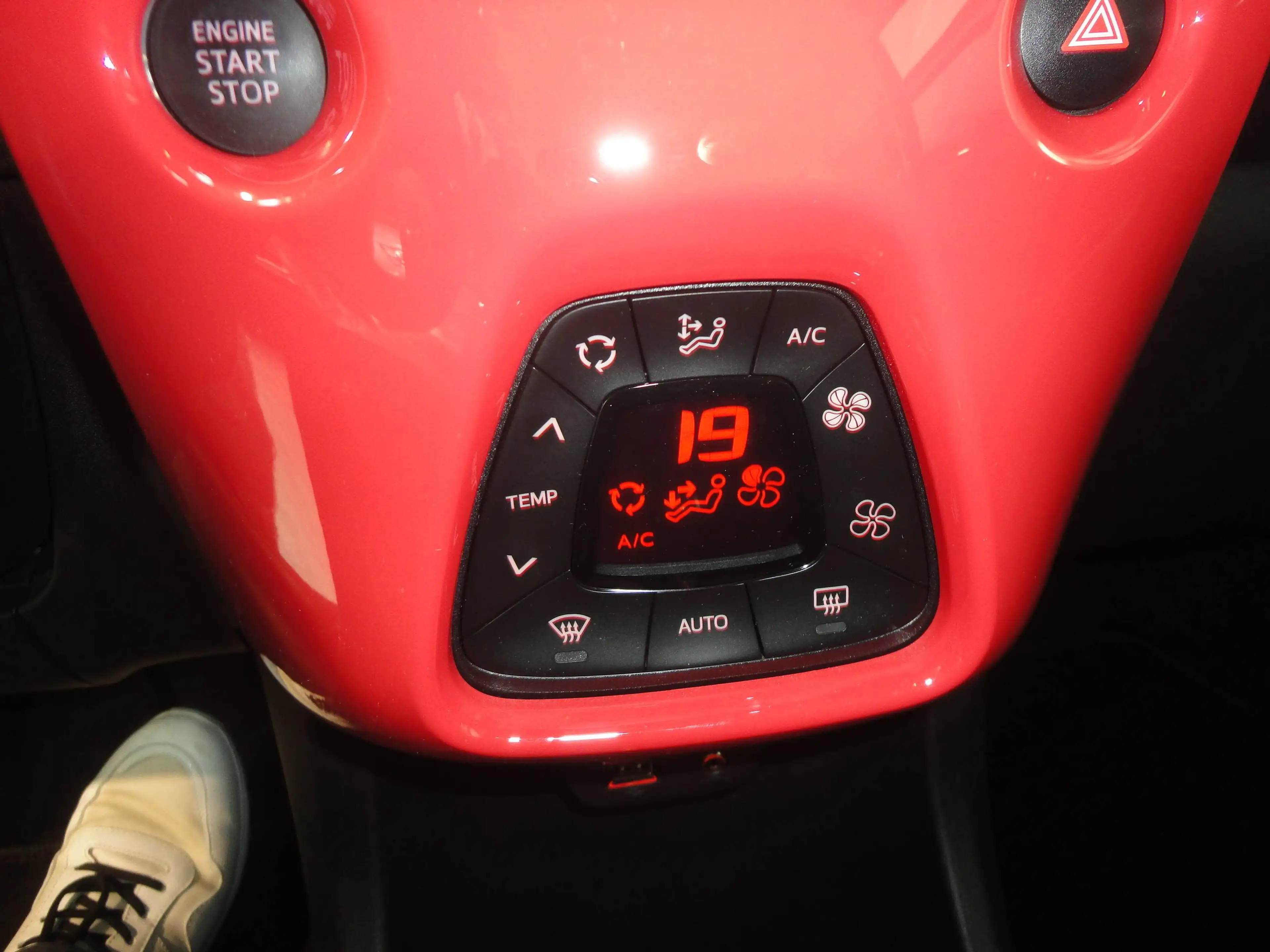 Citroen C1 C1 1.0 VTi Airscape Feel Edition Sailor ETG — photo 10