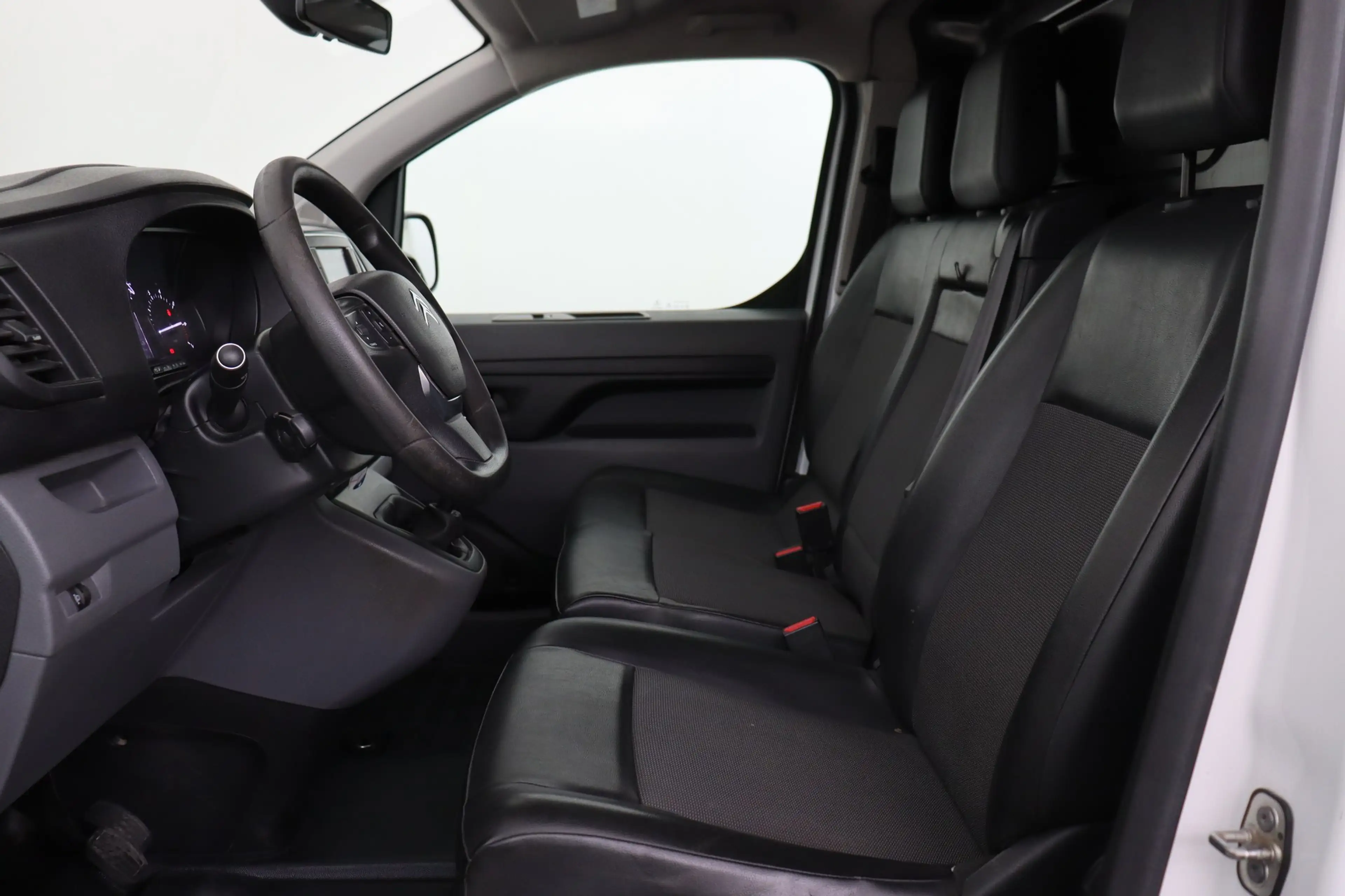 Citroen Jumpy 2.0 BLUEHDI +GPS + CARPLAY + CAMERA + PDC + CRUISE — photo 10
