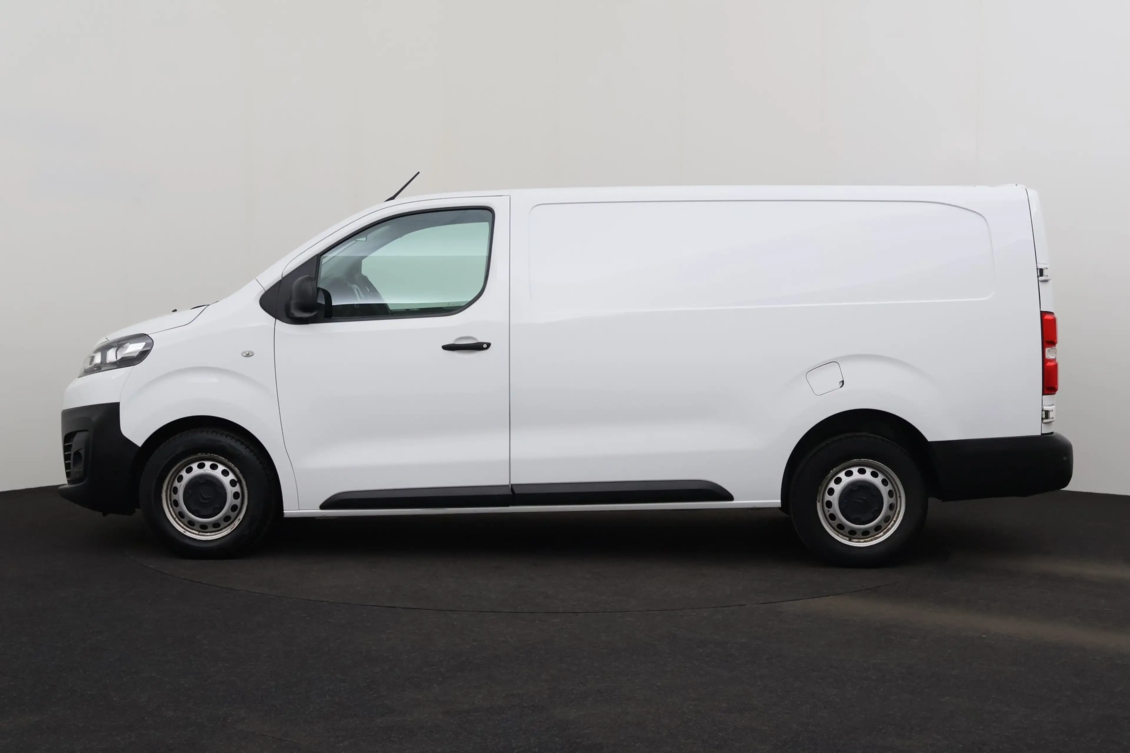 Citroen Jumpy 2.0 BLUEHDI +GPS + CARPLAY + CAMERA + PDC + CRUISE — photo 2
