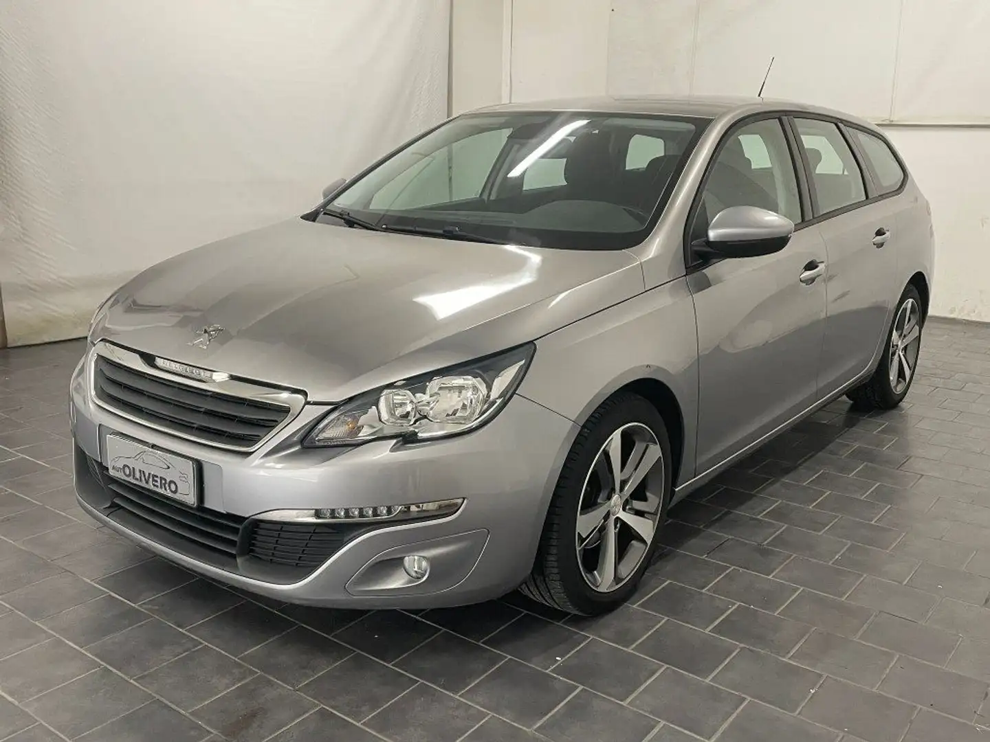 Peugeot 308 1.6 BlueHDi 120cv SW Business-UNIPRO-NAVI Gris - 2