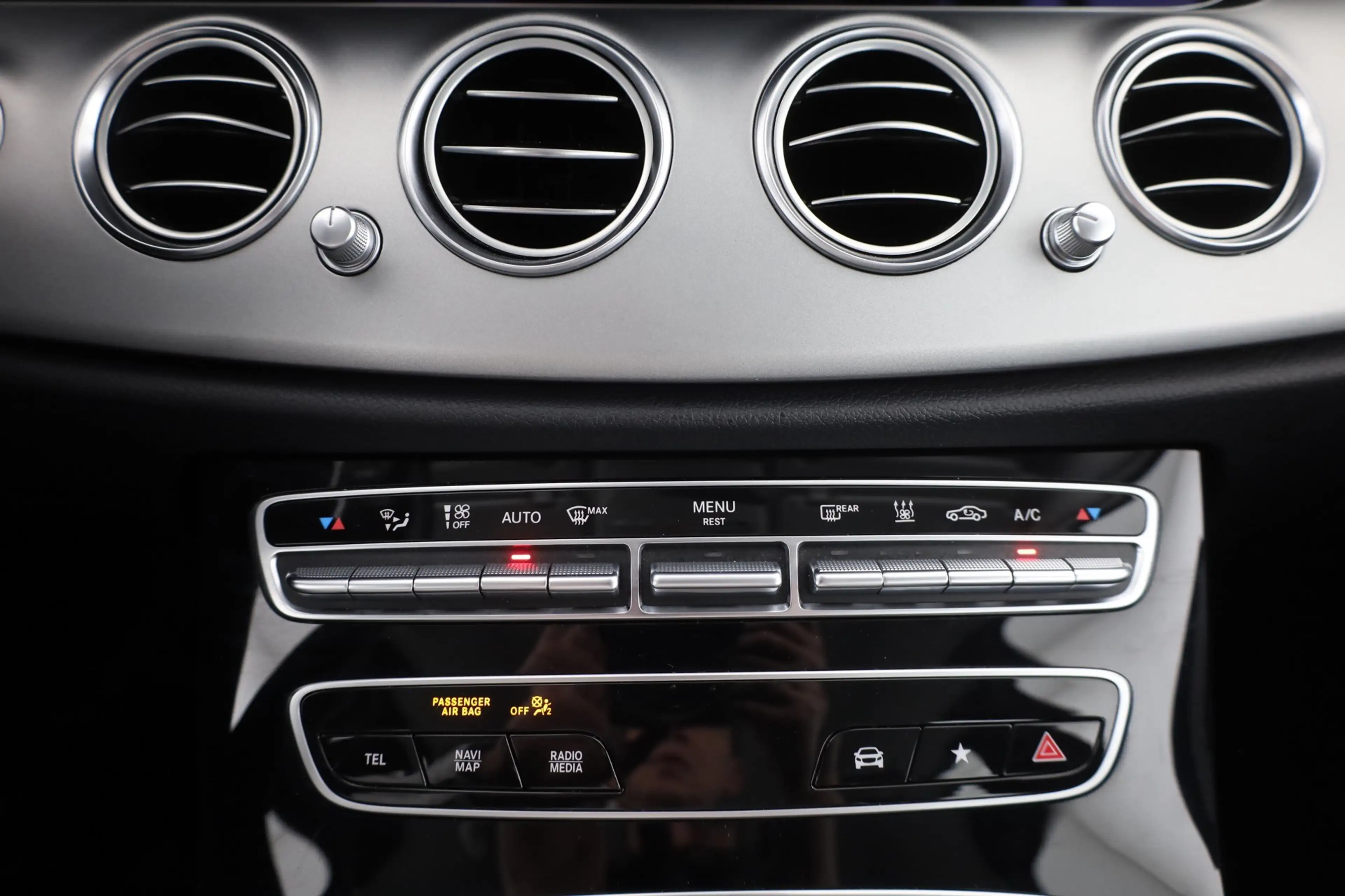 Mercedes-Benz E 300 E300 de T 9G-Tronic LED Navi Sitzheizung Kamera — photo 13