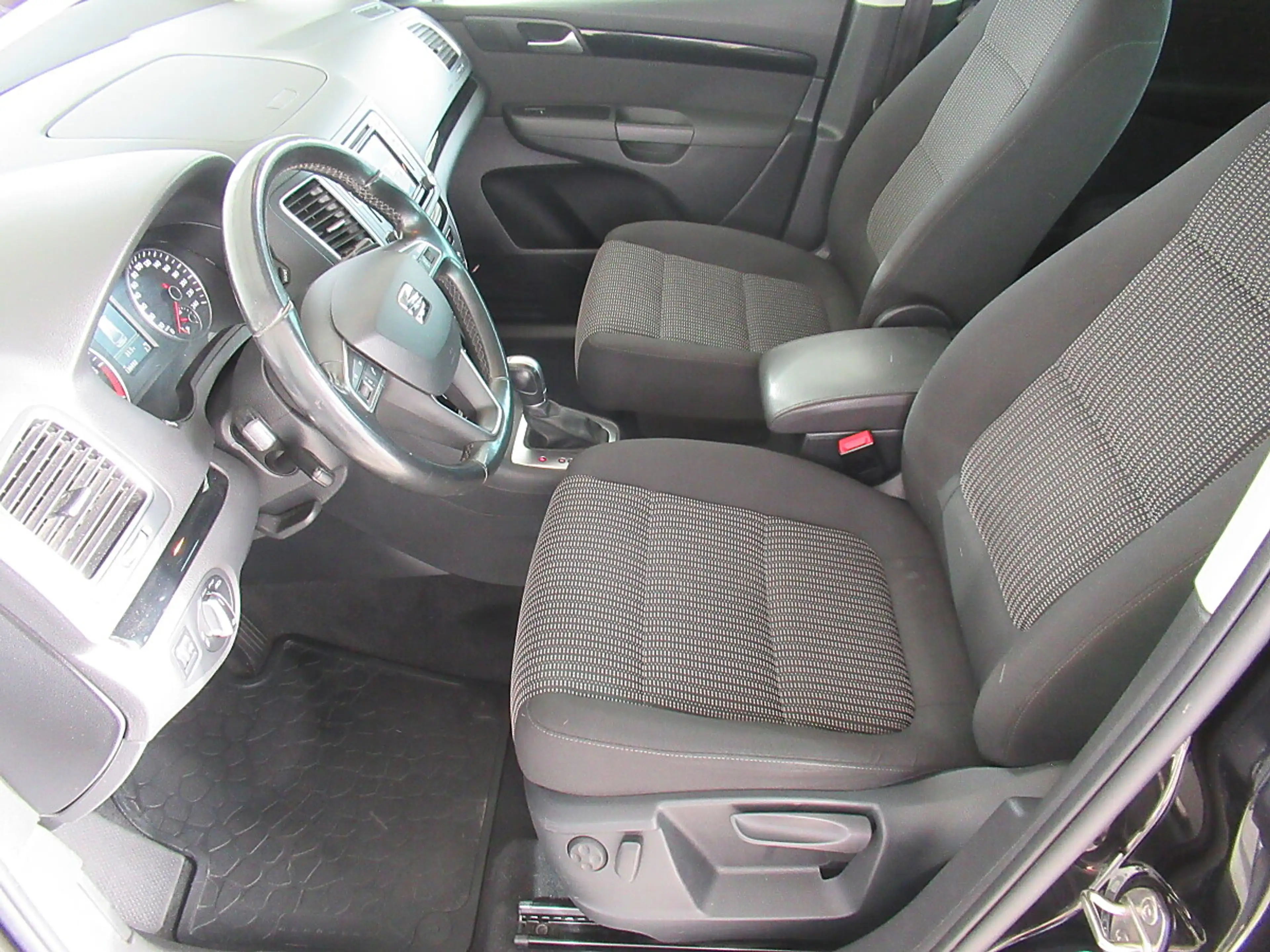 SEAT Alhambra Executive 2,0 TDI CR DSG *Tempomat *Sitzheizung... — photo 8
