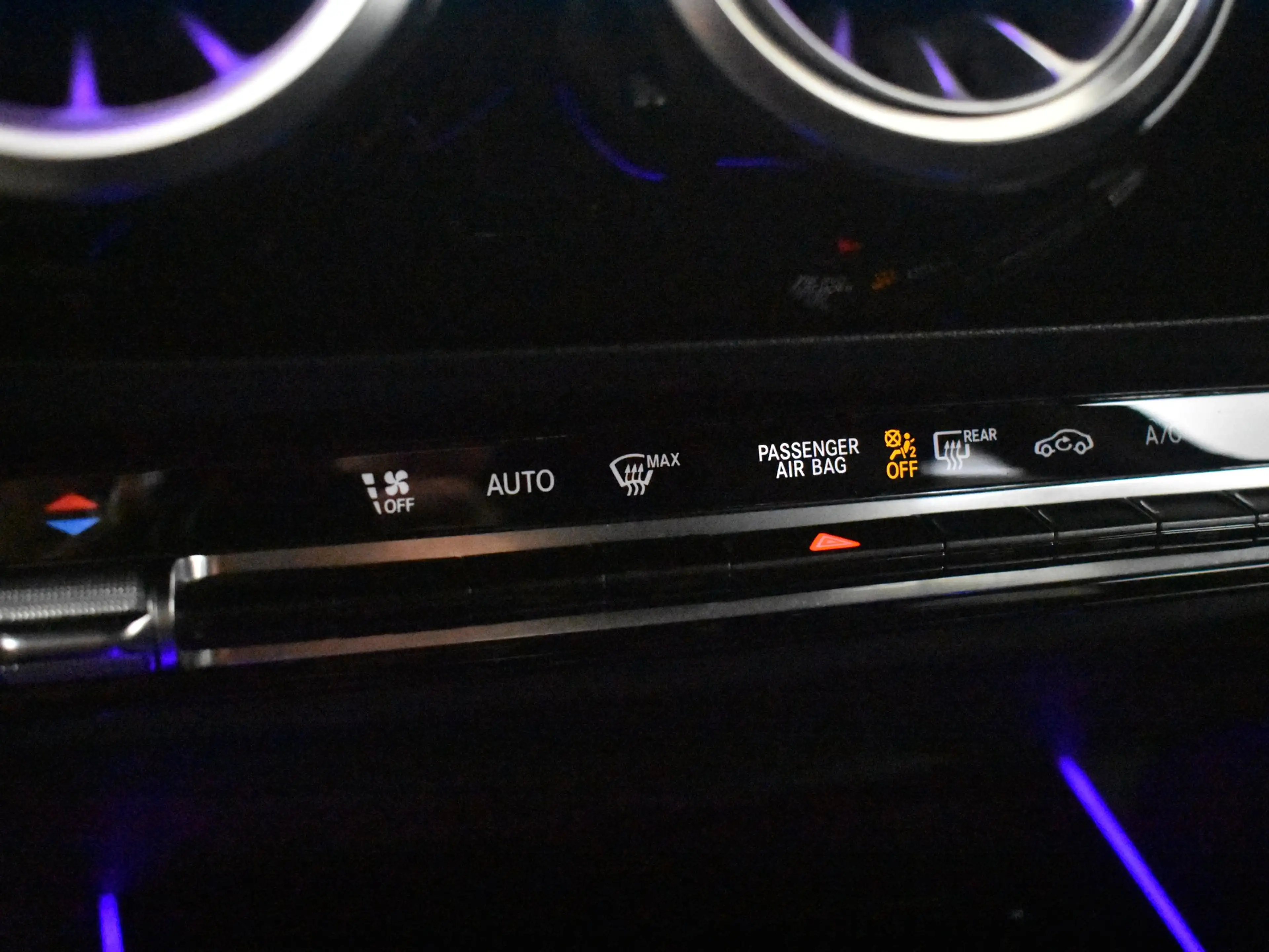 Mercedes-Benz GLA 250 4MATIC AMG Line l Pano Dak l Leder/Alcantara l Tre — photo 25