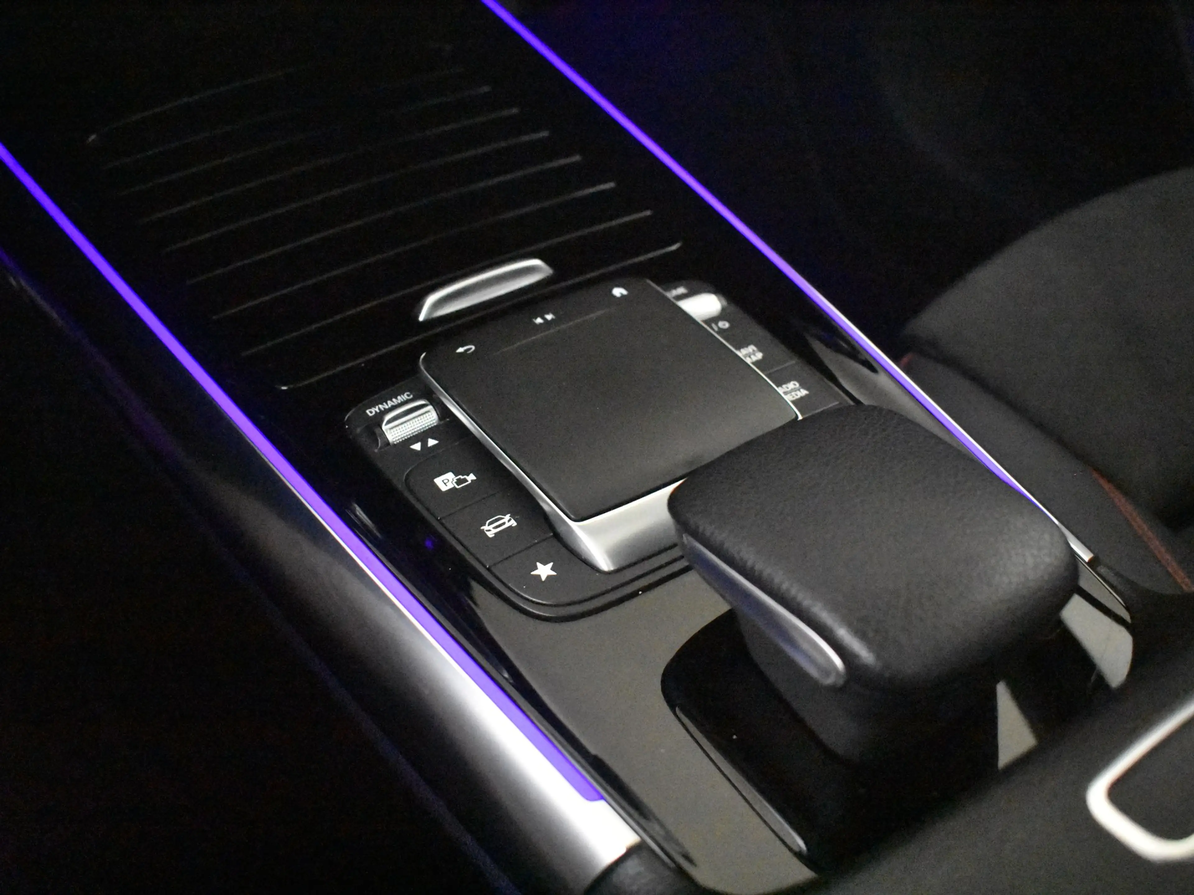 Mercedes-Benz GLA 250 4MATIC AMG Line l Pano Dak l Leder/Alcantara l Tre — photo 24
