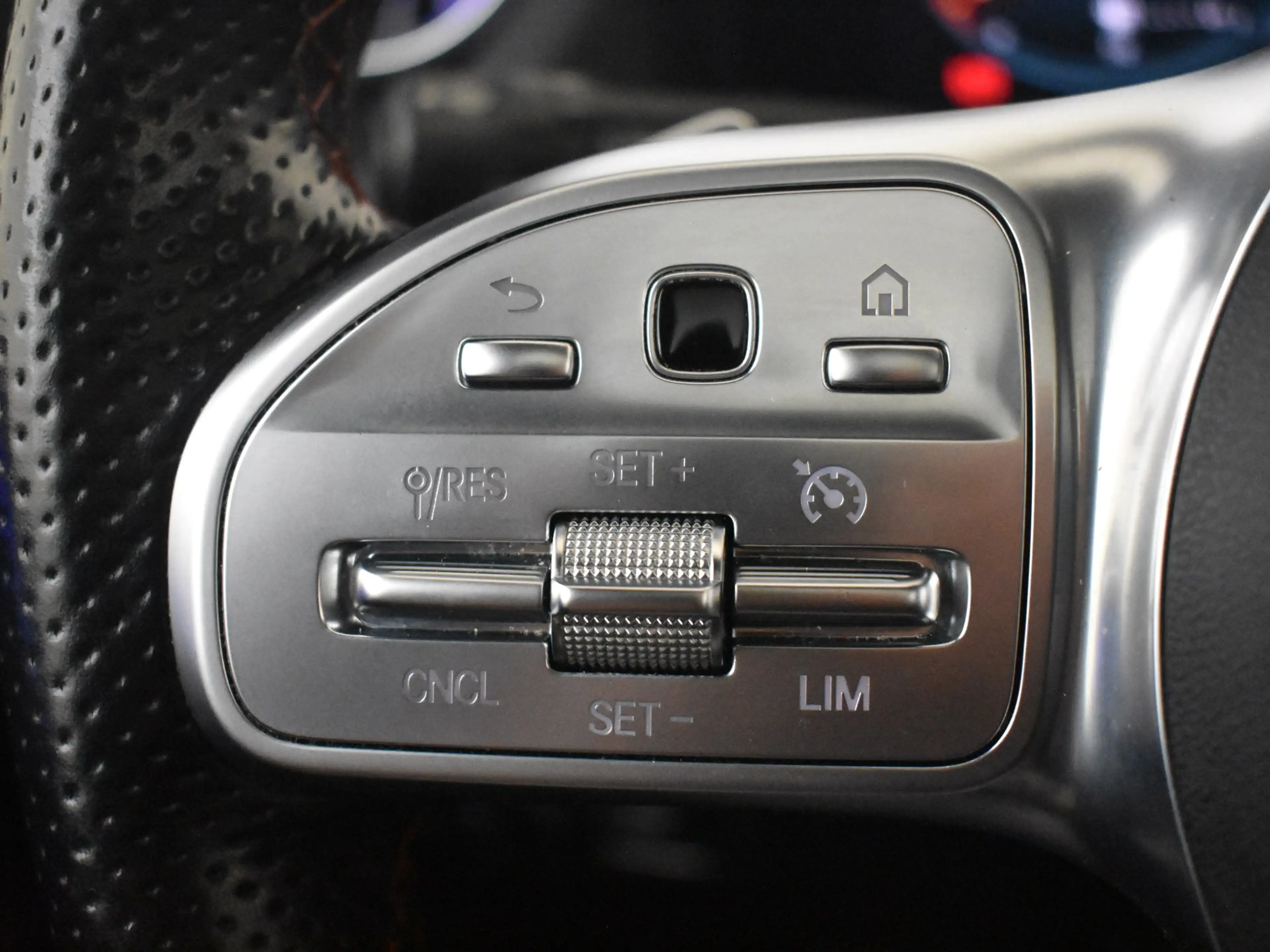 Mercedes-Benz GLA 250 4MATIC AMG Line l Pano Dak l Leder/Alcantara l Tre — photo 15
