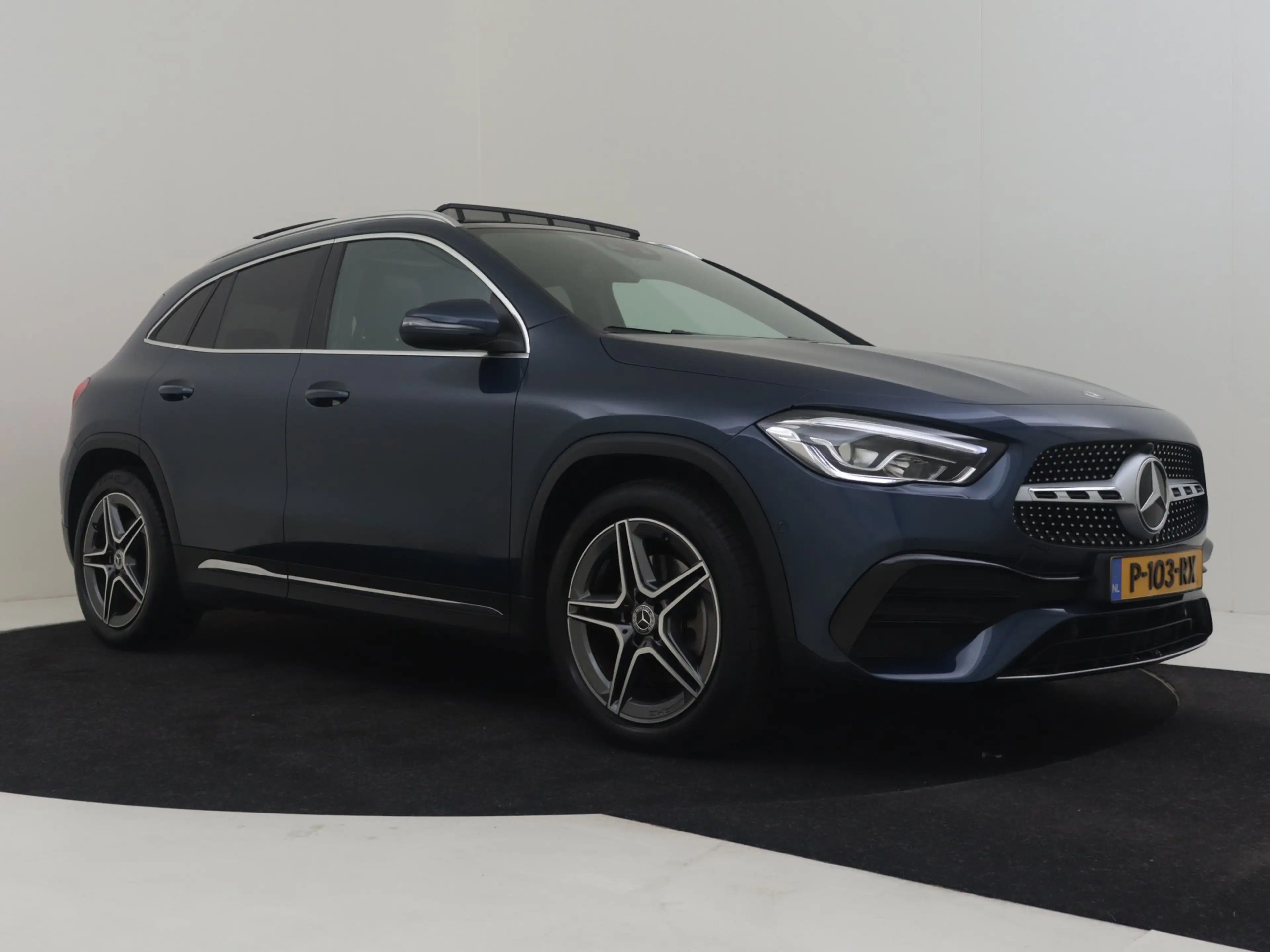 Mercedes-Benz GLA 250 4MATIC AMG Line l Pano Dak l Leder/Alcantara l Tre — photo 30