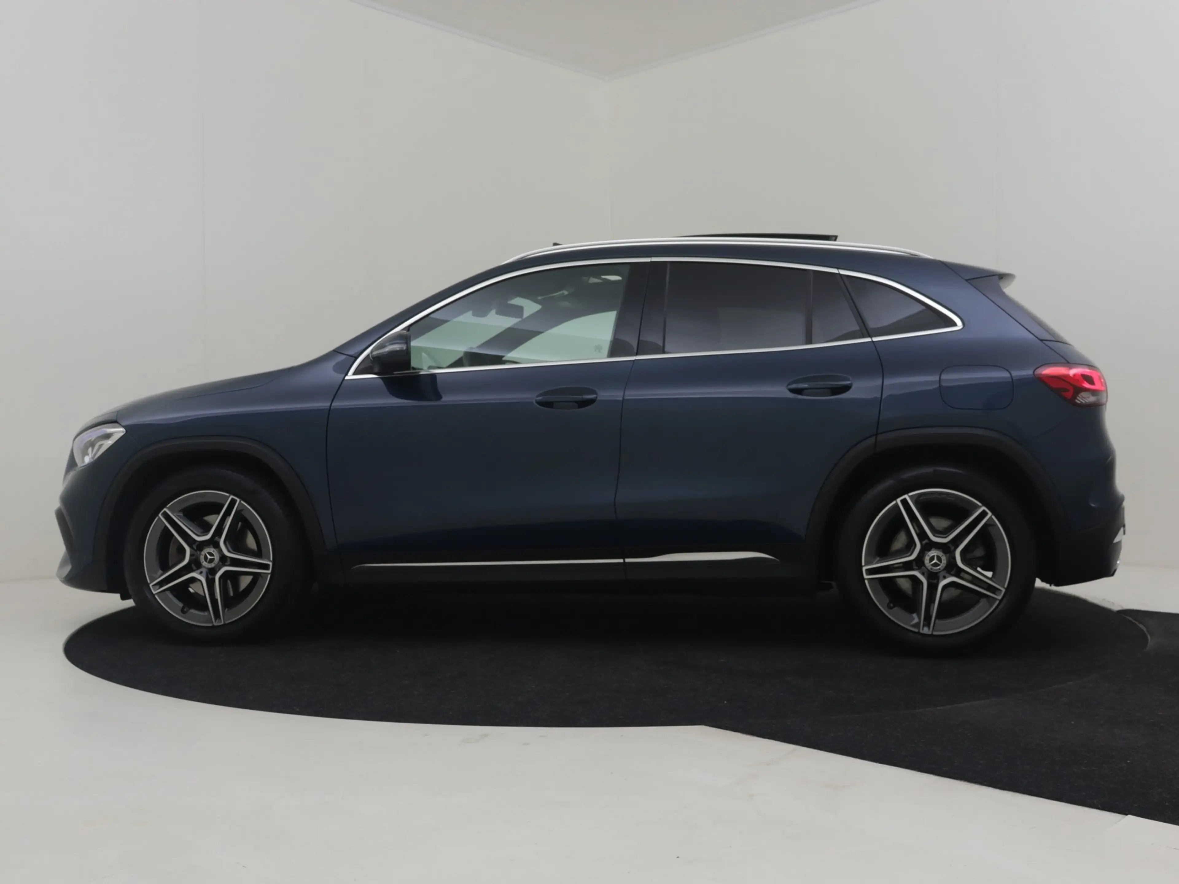 Mercedes-Benz GLA 250 4MATIC AMG Line l Pano Dak l Leder/Alcantara l Tre — photo 3