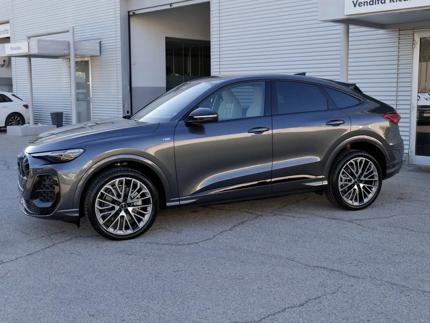 Audi Q5 NEW 2.0 Tdi Quattro 204cv S-tronic S.line edition Grigio - 2