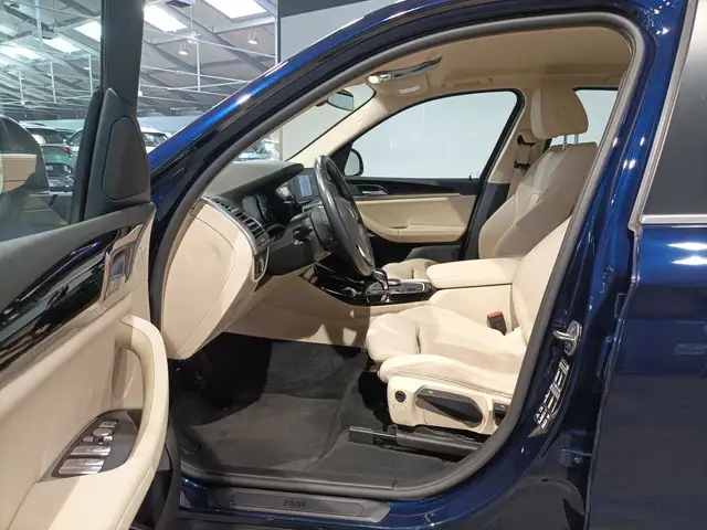 BMW X3 view 8
