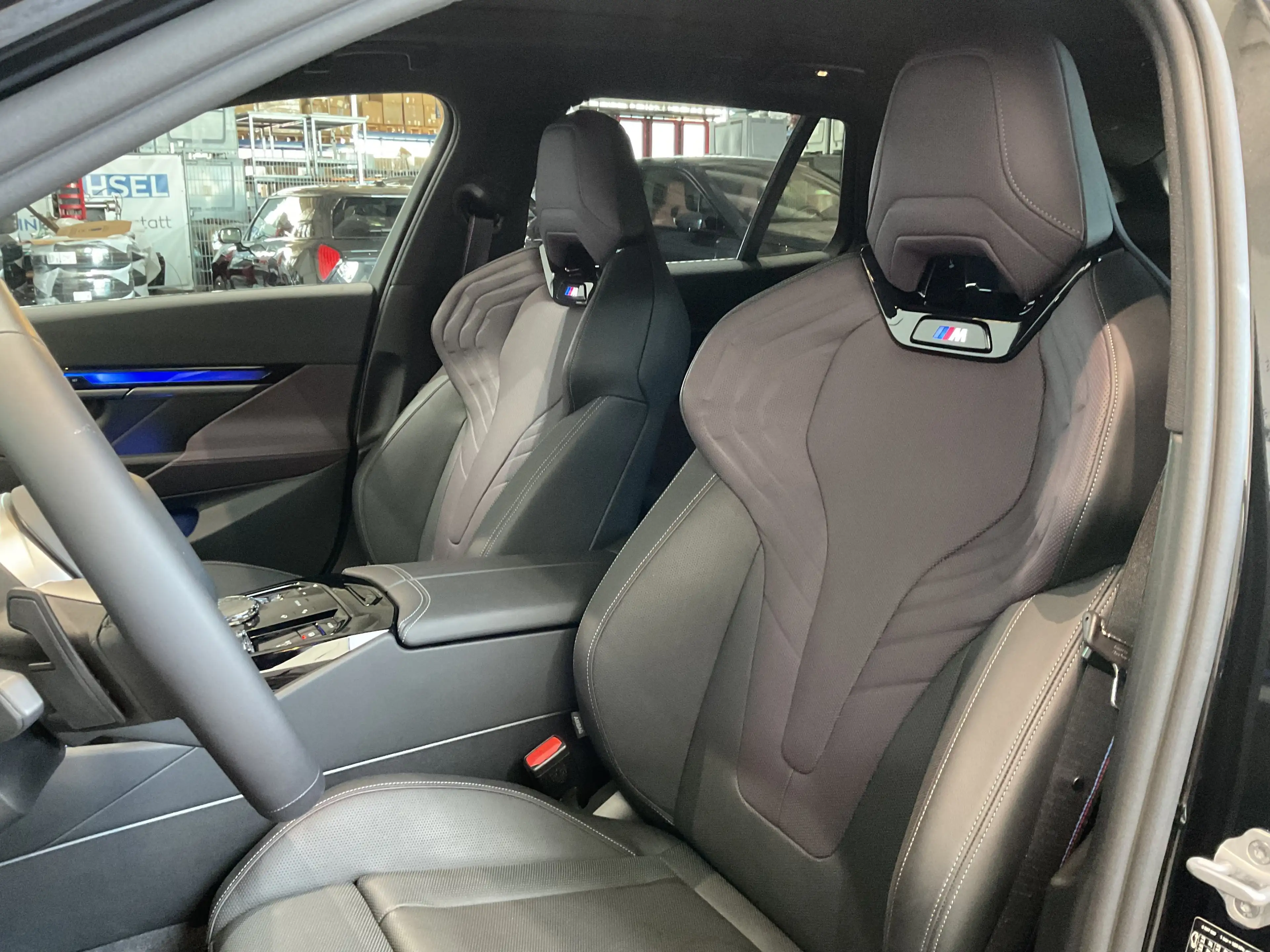BMW i5 xDrive40 Sitzbelüftung vorn, Glasdach, Bowers & Wi — photo 8