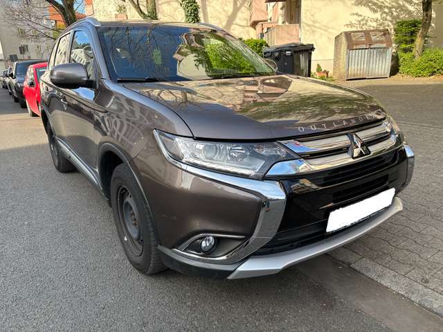 Mitsubishi Outlander Plus 2WD 7 Sitze E6 KlimAut St/Stop Kamera Tempom