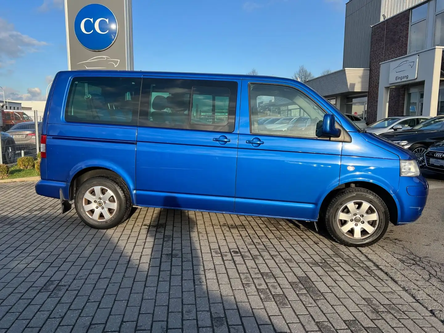 Volkswagen T5 2.5 TDI Caravelle 7Sitzer+2x Schiebetür+AHK Синій - 1