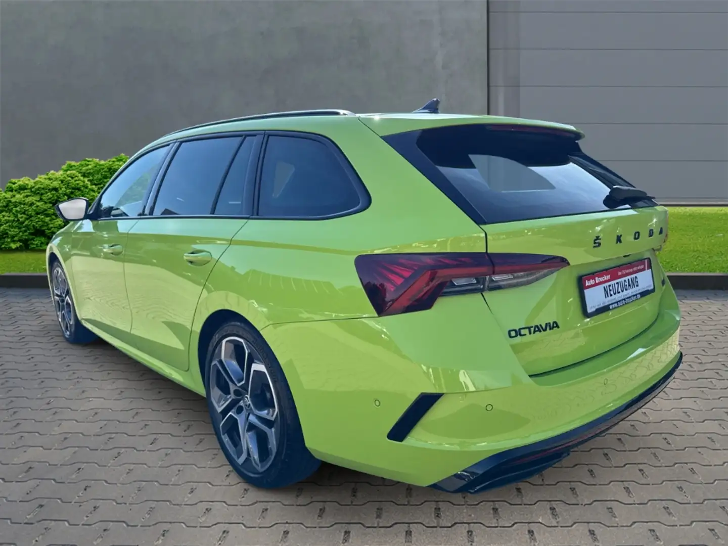 Skoda Octavia Combi RS Plus 2.0 TSI  AD Navi Digitales Cockpit M Grün - 2