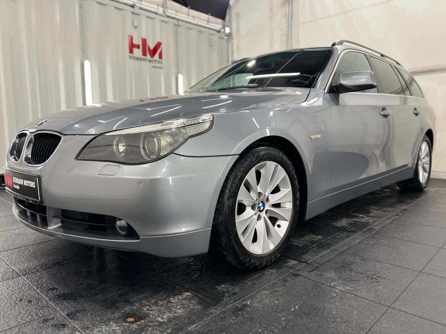 BMW 525 Touring 525d/XEN/SHZ/2ZKLIMA/PDC/NAVI/LEDER Grau - 1
