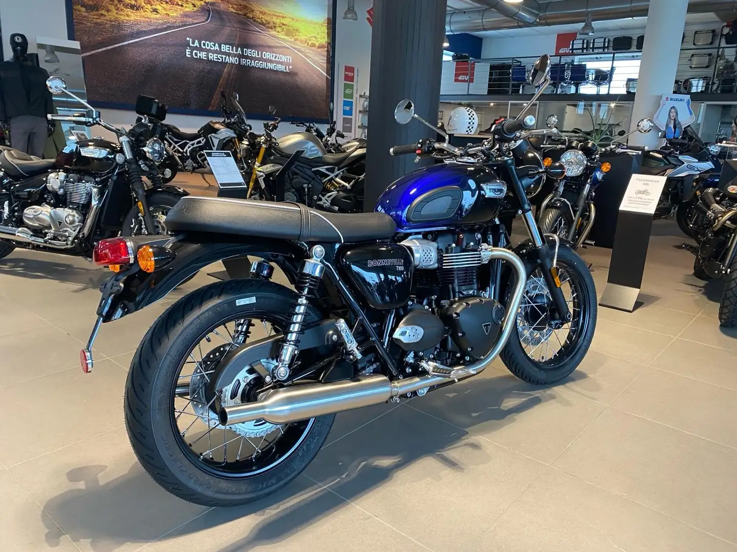 Triumph Bonneville T100 Stealth Edition Albastru - 2