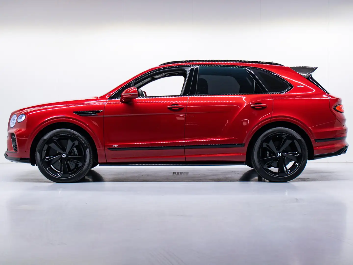 Bentley Bentayga V8 First Edition | Black Specification | Carbon Ce Rood - 2