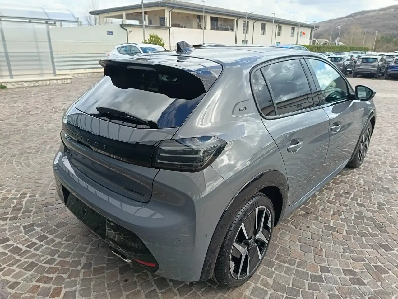 Peugeot 208 Hybrid 136 e-DCS6 GT 5