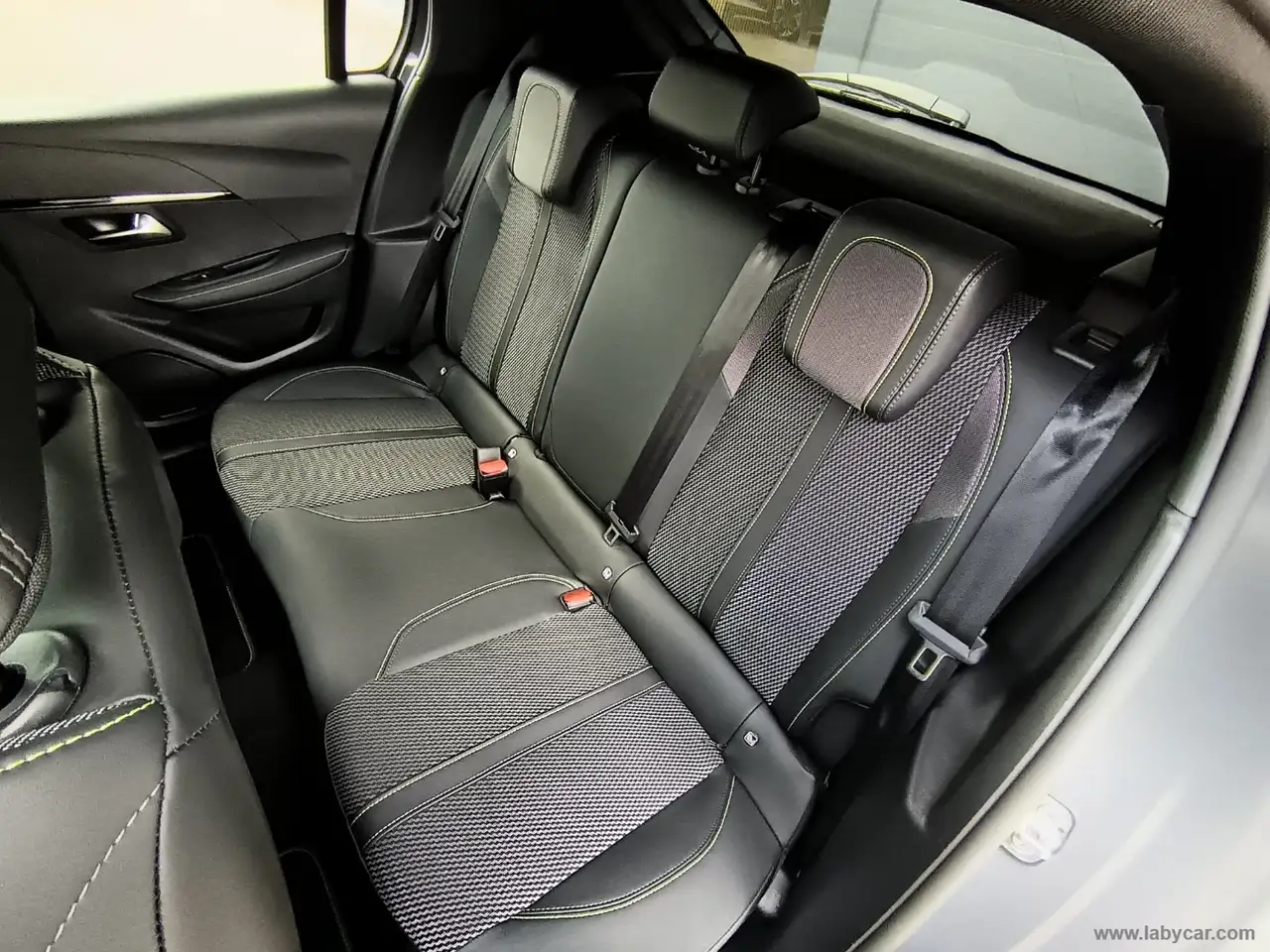 Peugeot 208 Hybrid 136 e-DCS6 GT 12