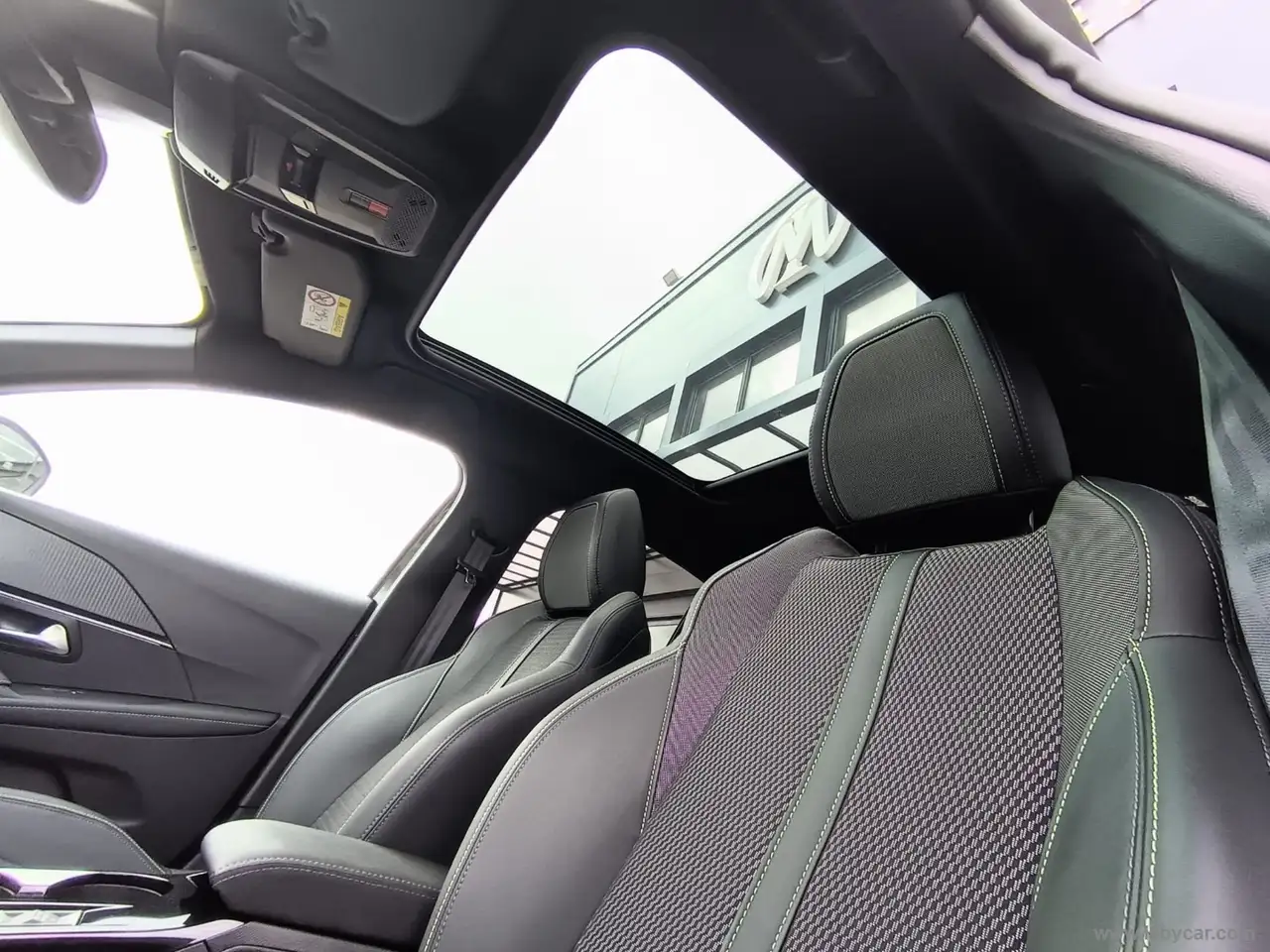 Peugeot 208 Hybrid 136 e-DCS6 GT 14