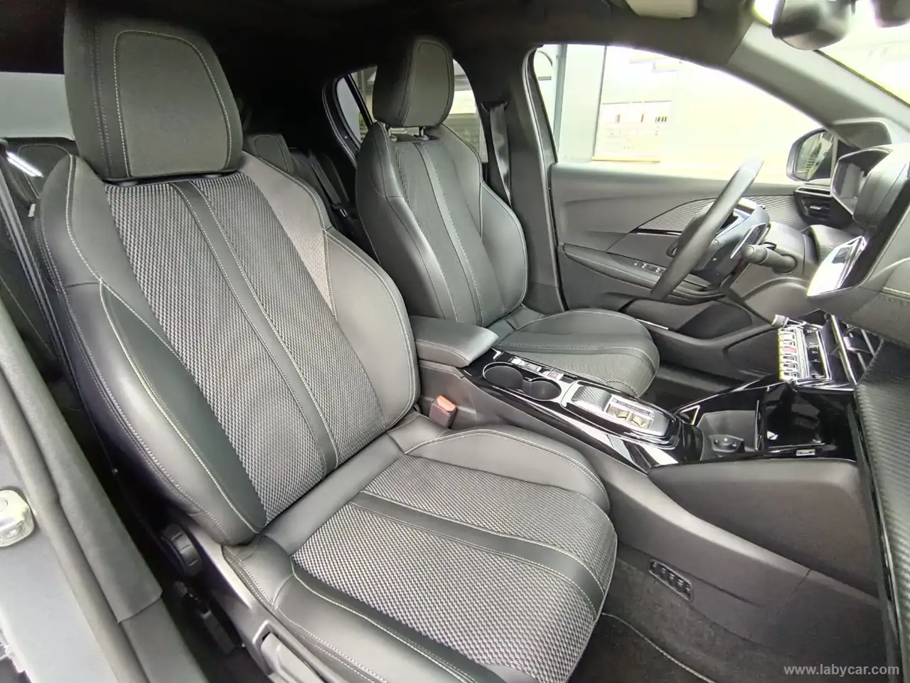Peugeot 208 Hybrid 136 e-DCS6 GT 11