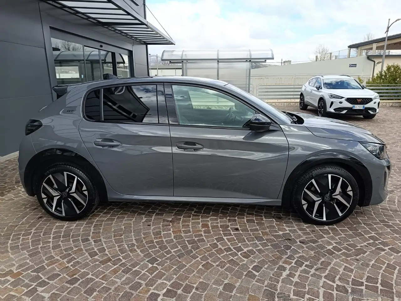 Peugeot 208 Hybrid 136 e-DCS6 GT 4