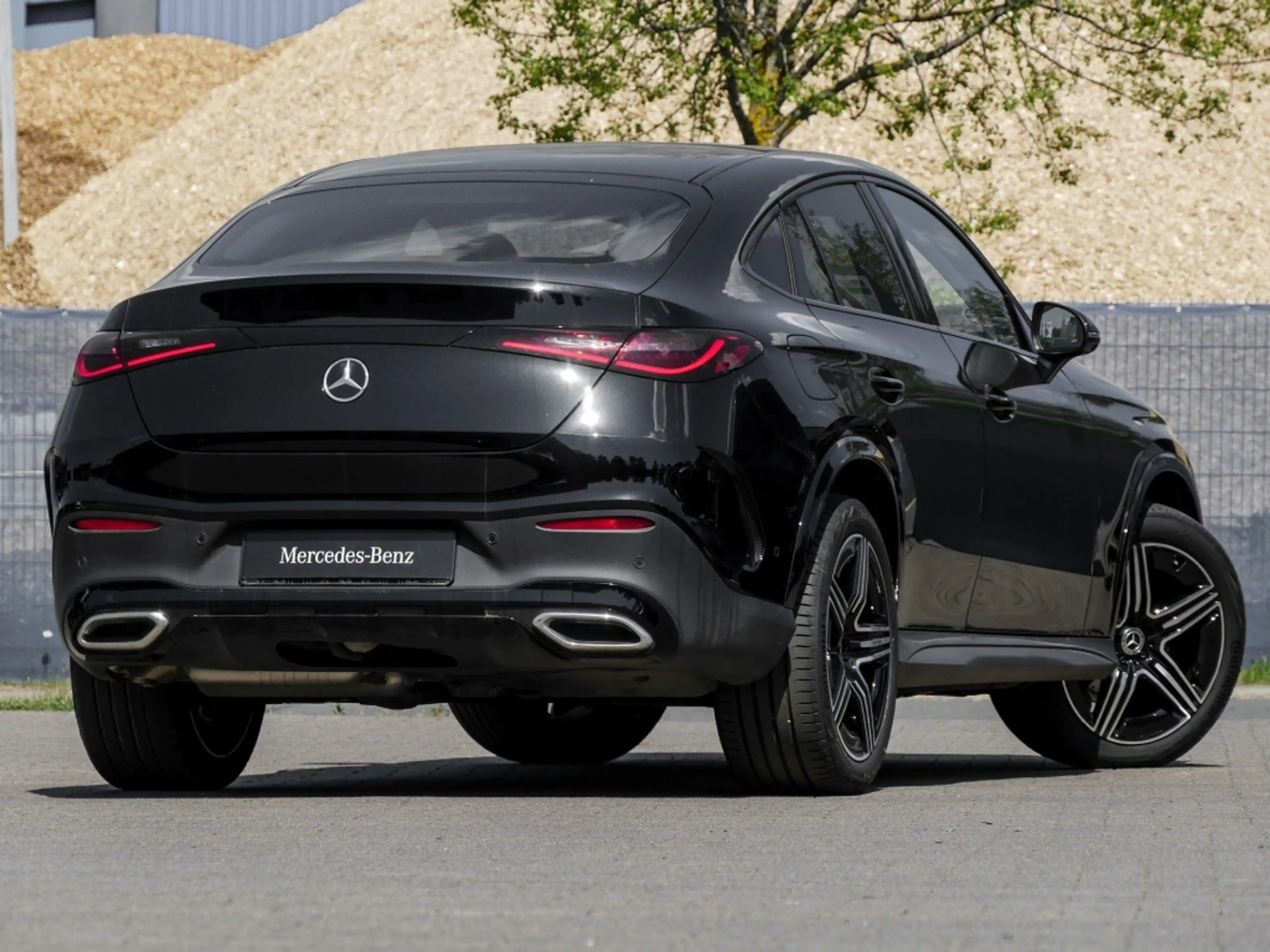Mercedes-Benz GLC 220 d 4M Cp AMG-Sport/Pano/AHK/Night/360/20" — photo 3