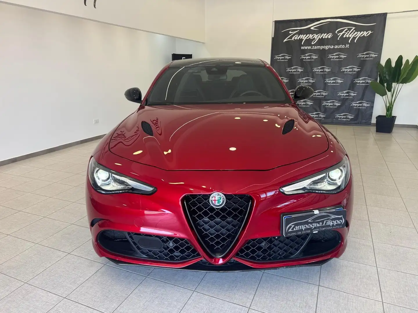Alfa Romeo Giulia 2.9 V6 Bi-Turbo AT8 Quadrifoglio Rosso - 2