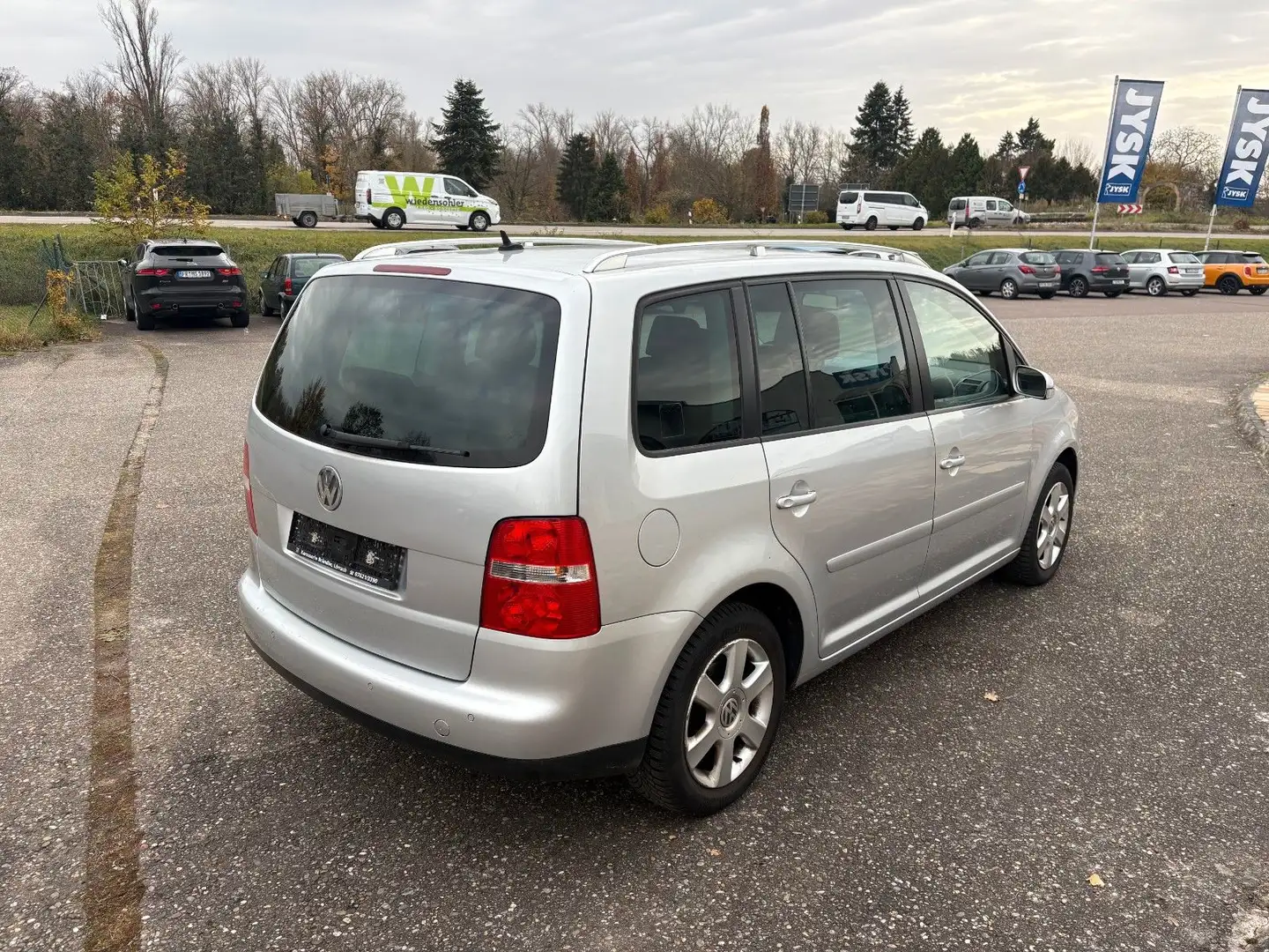 Volkswagen Touran 1.6 AUTOMATIK Xenon Navi 7Sitzer Klima Silber - 2