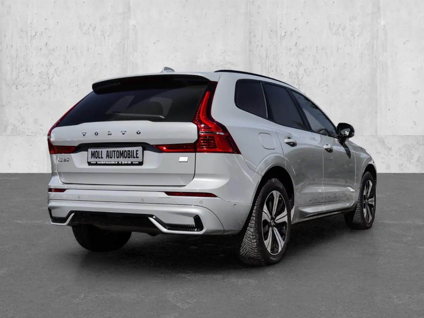 Volvo XC60 Plus Dark Recharge Plug-In Hybrid AWD T6 Twin Engi Grau - 2