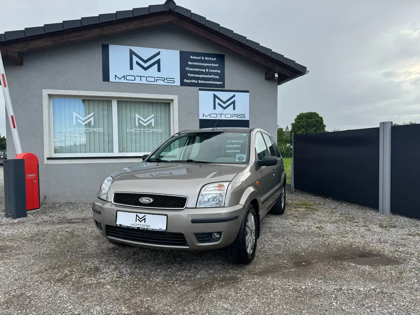 Ford Fusion Elegance Grau - 1