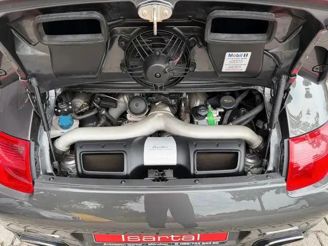 Porsche 911 view 14