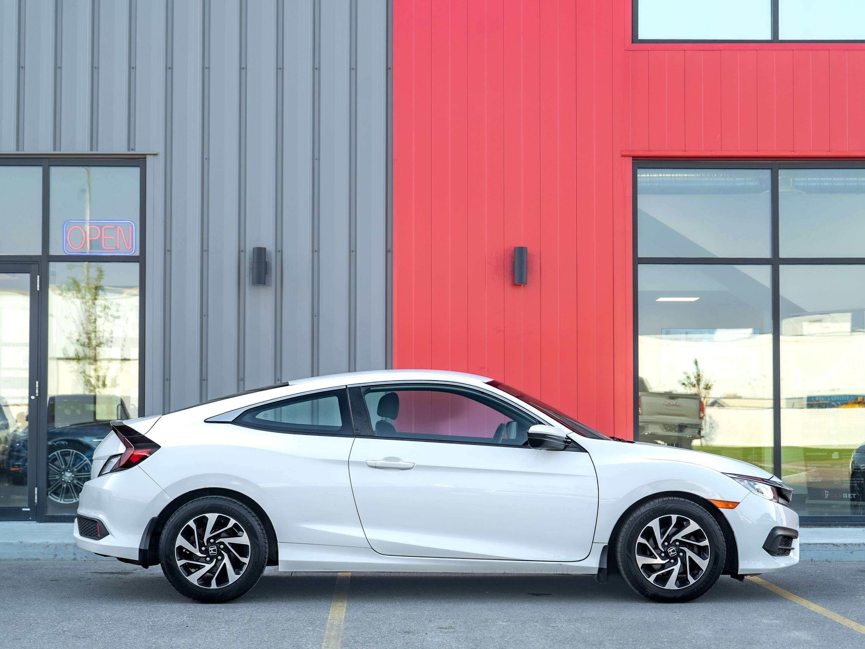 2017 Honda Civic LX - Coupe | Manual | Carplay | Heated Seats — снимка 1