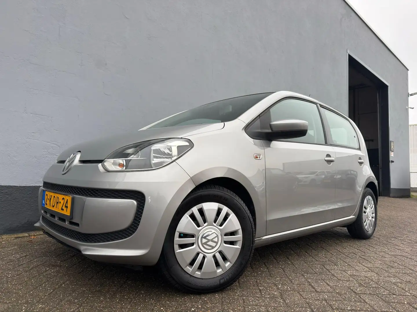 Volkswagen up! 1.0 move up! BlueMotion 5-Deurs - Airco Grau - 1