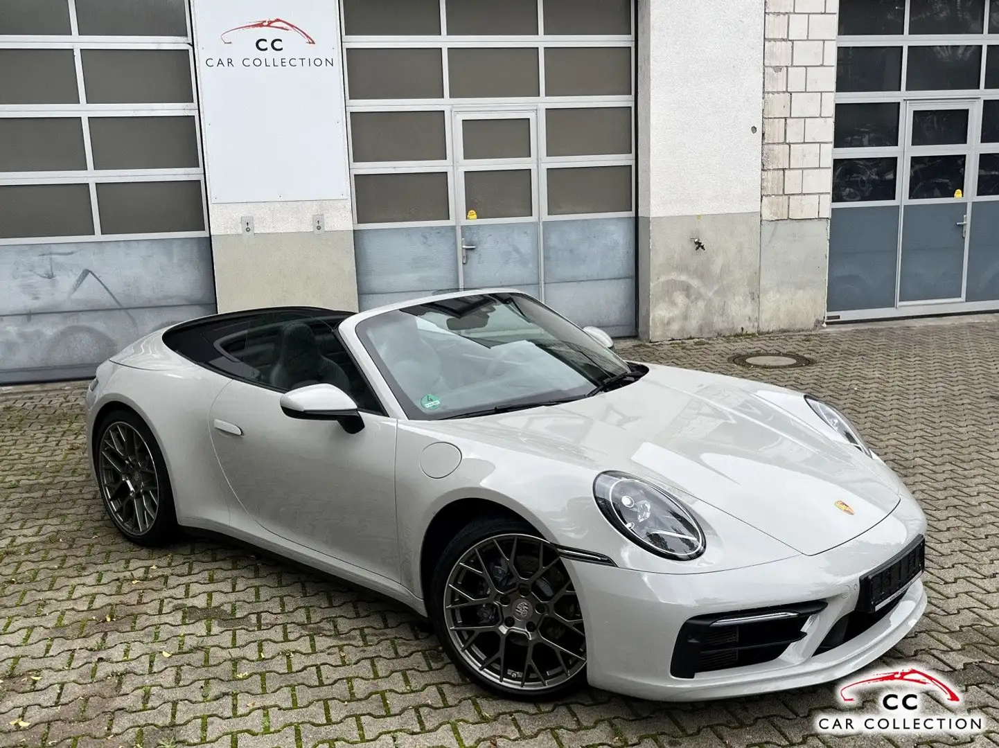 Porsche 992 Cabrio |Approved 06/27|PDLS+|Sitzbelüftung Grau - 1