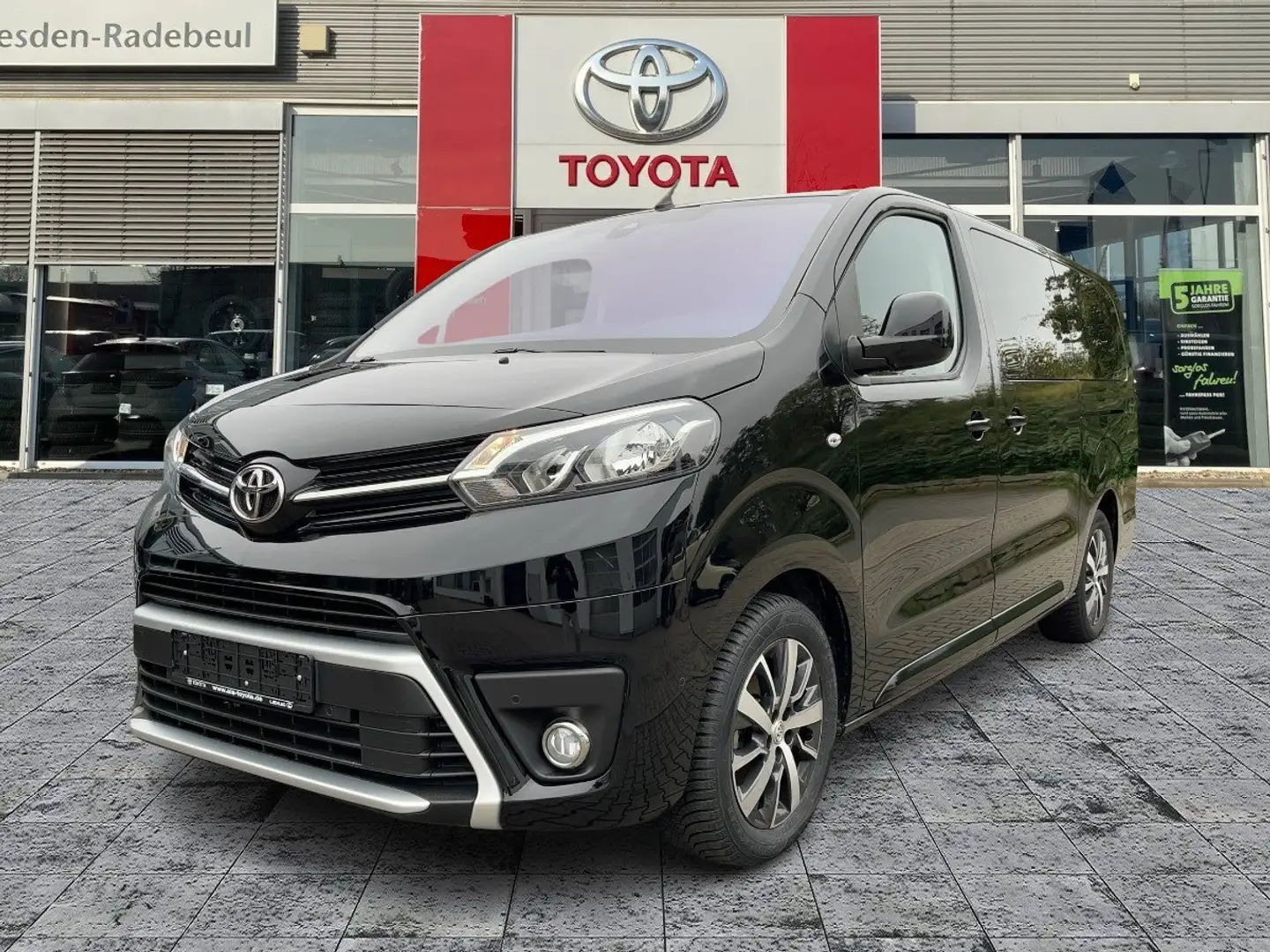 Toyota Proace Verso 2.0 D-4D L2 Shuttle Comfort Navi Schwarz - 2