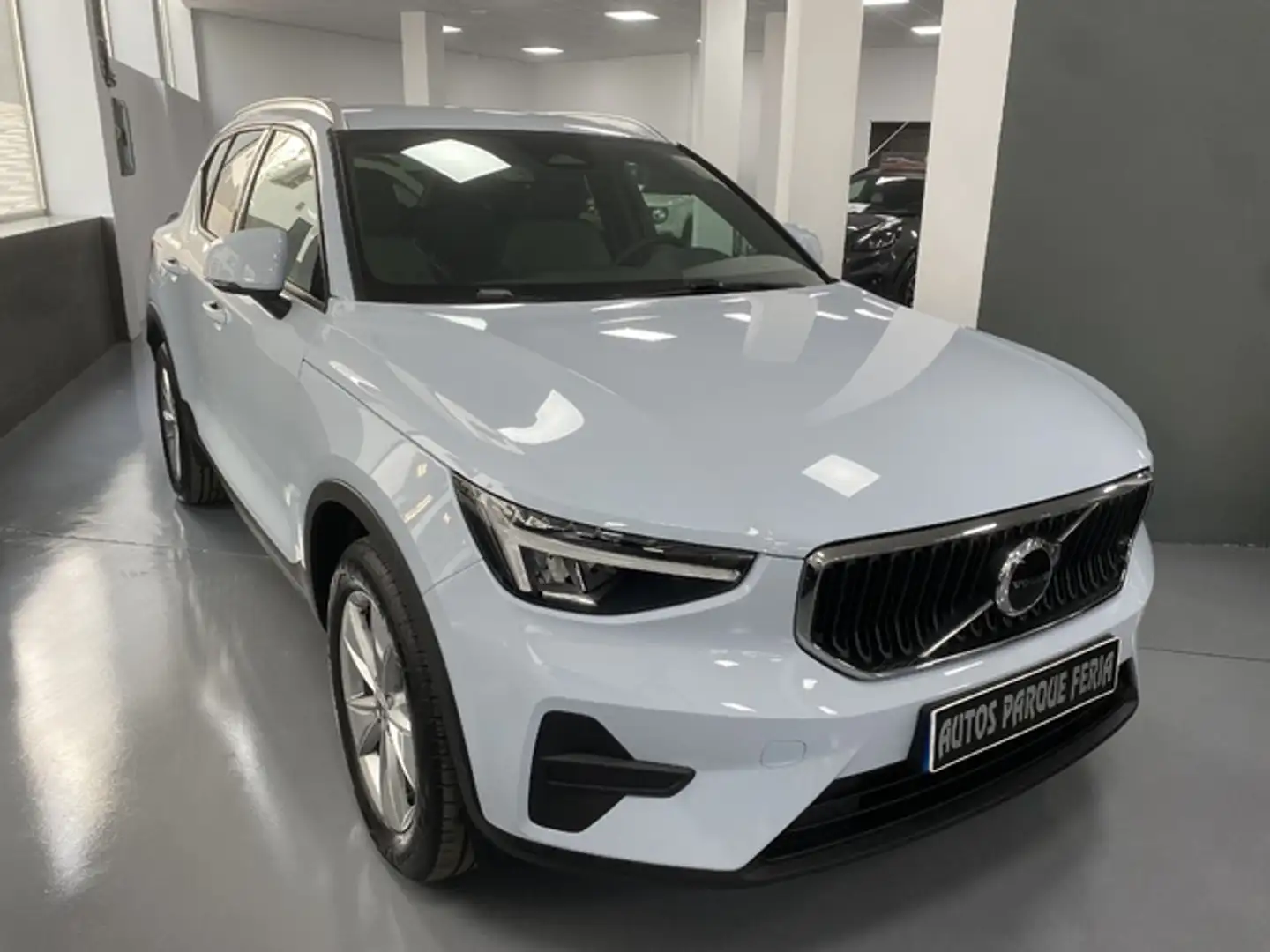 Volvo XC40 B3 Core Aut. Blanco - 1