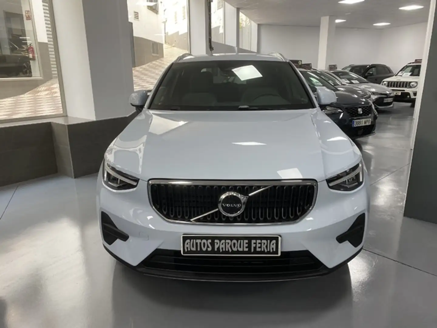 Volvo XC40 B3 Core Aut. Blanco - 2