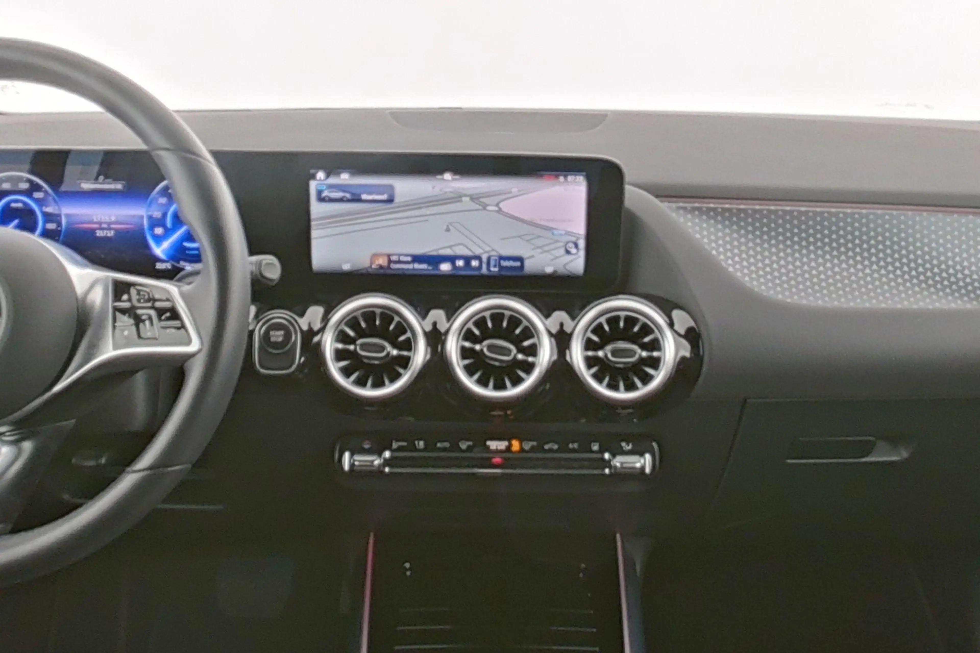 Mercedes-Benz EQA 250 250+ Business Line Business Line 67 kWh — photo 15