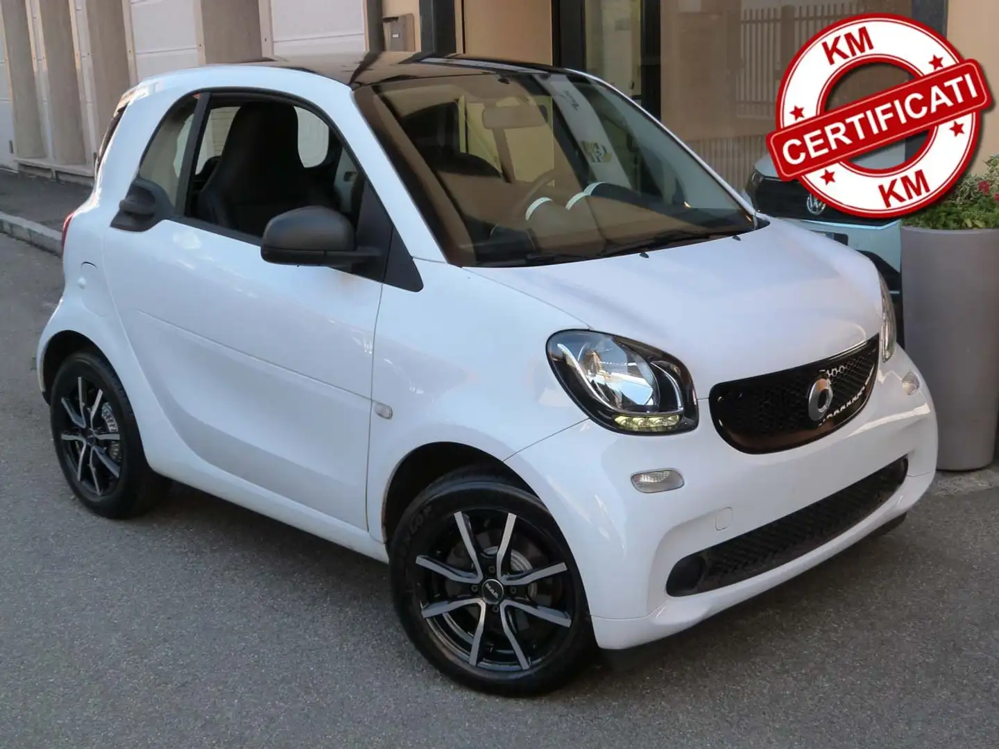 smart forTwo 1.0 71cv twinamic my18 Navi/Pelle/tetto panorama Bianco - 1