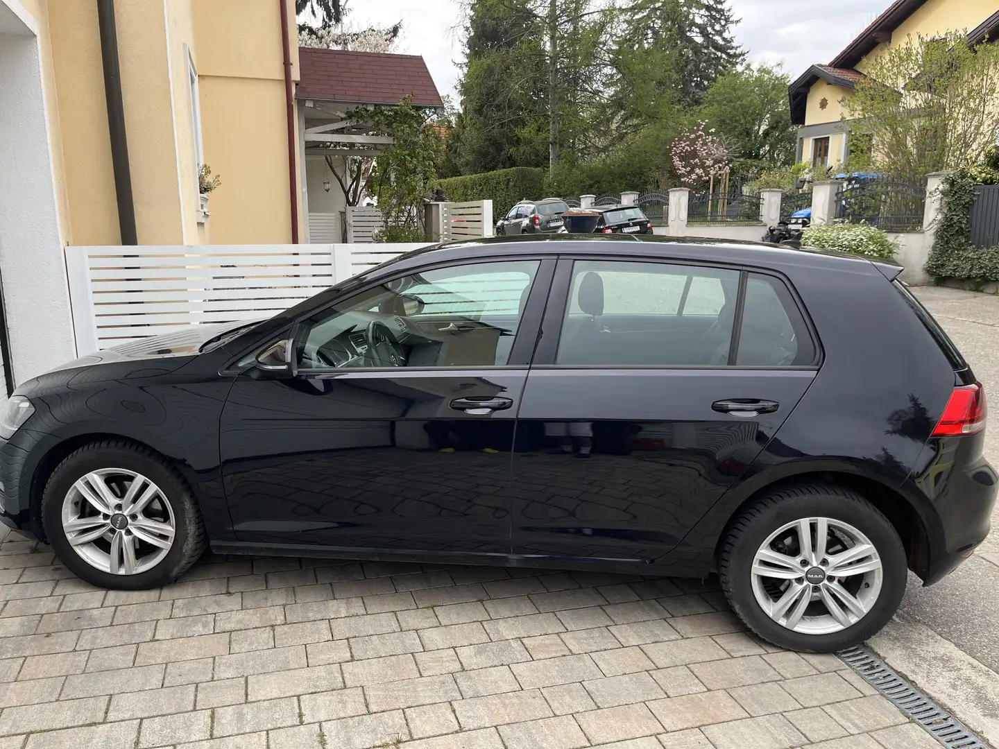 Volkswagen Golf 7 Sky BMT 1,6 TDI DPF 4Motion !PICKERL NEU! Schwarz - 1