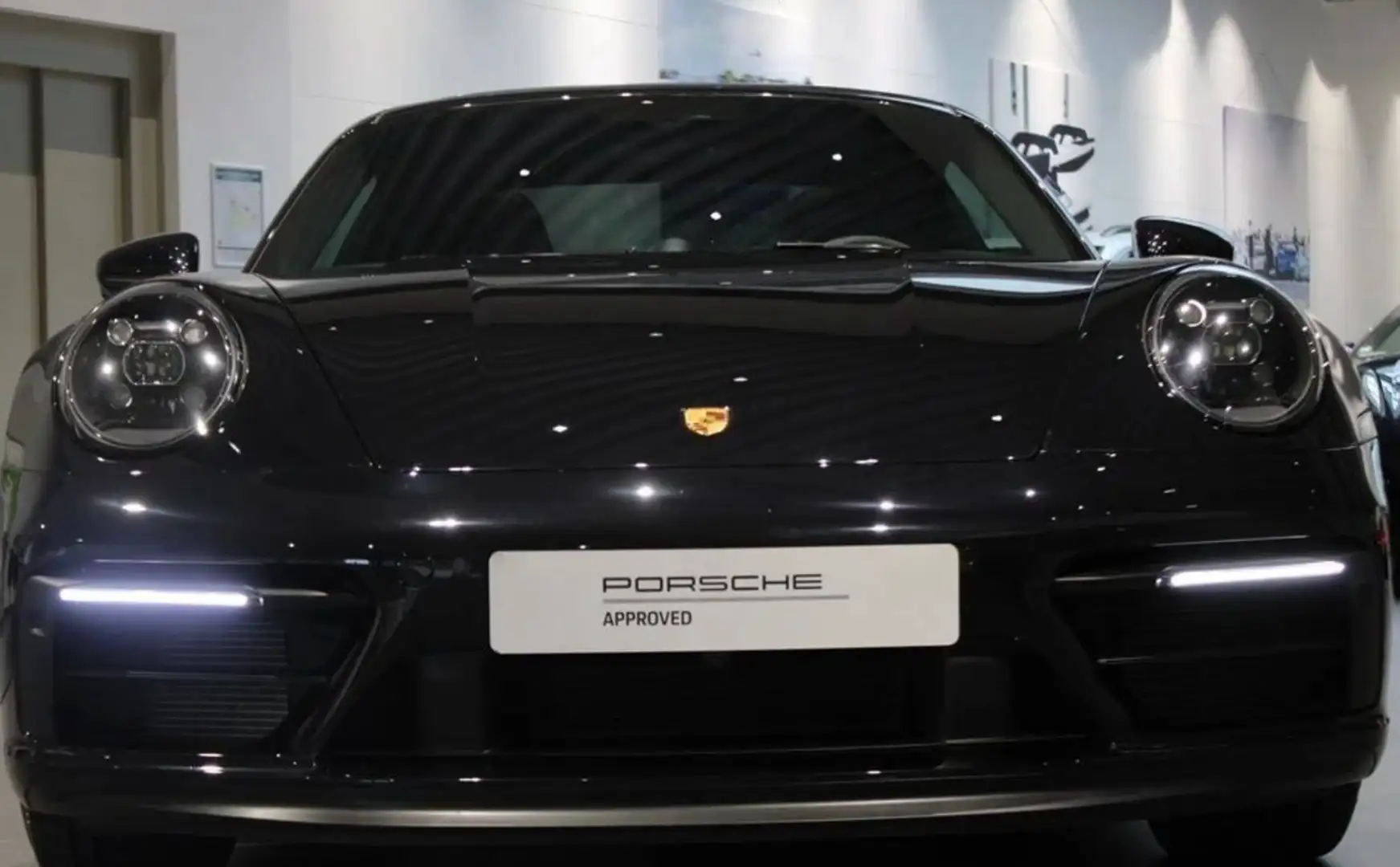 Porsche 911 Carrera 4 GTS Noir - 2