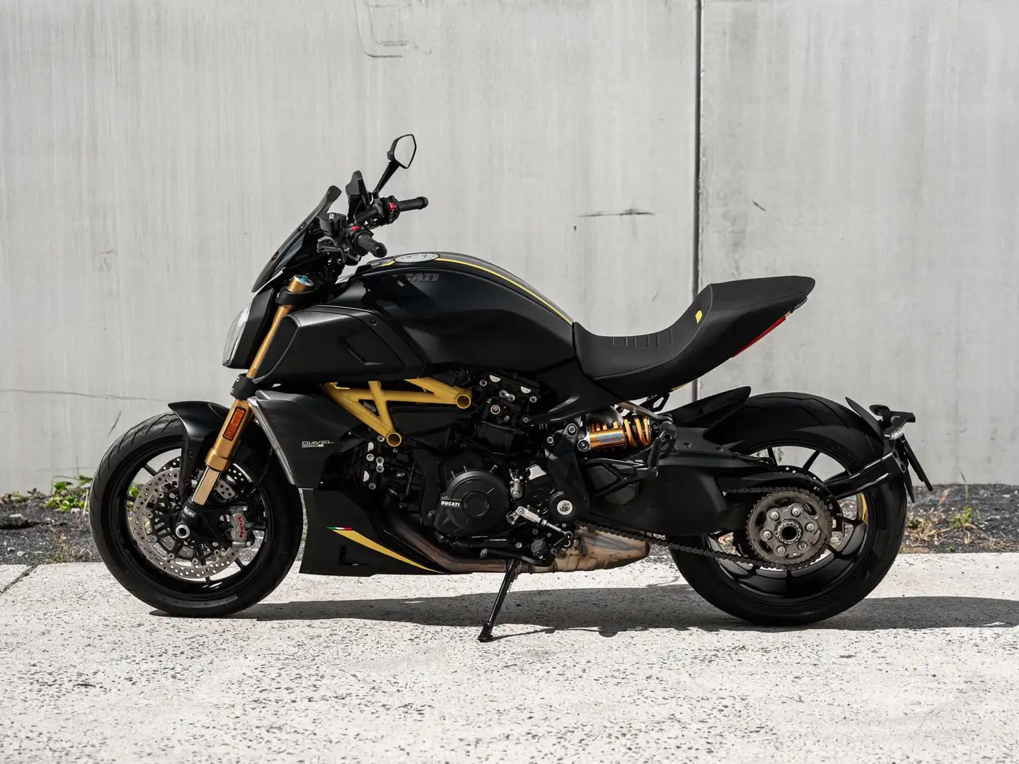 Ducati Diavel 1260 S ** 3000 km ** Black And Steel - 1