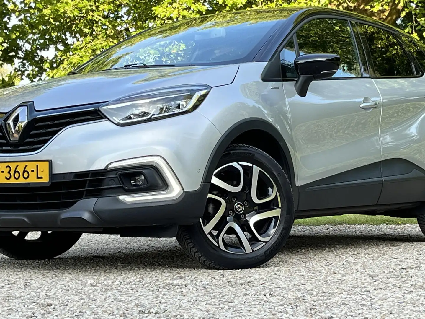 Renault Captur 120 PK Bose, Camera, Leer, Navi, Pano Gris - 2