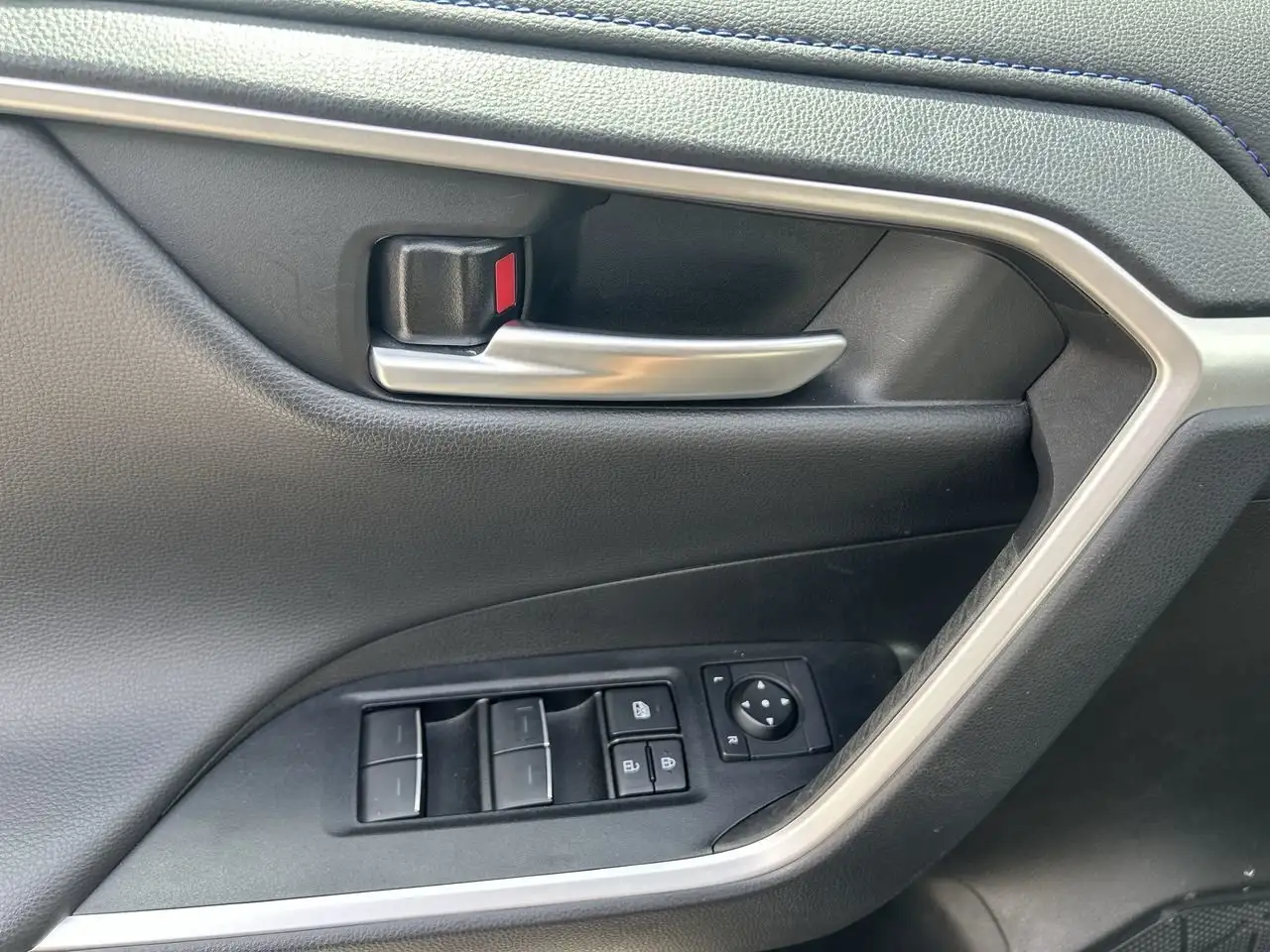 Toyota RAV 4 снимка Toyota RAV 4