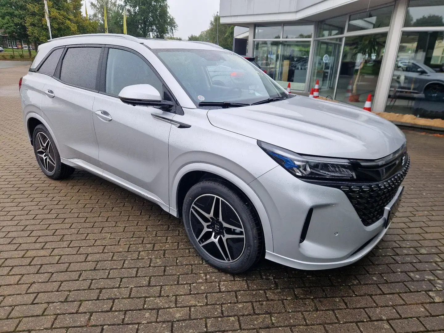 DFSK Fengon E5  PHEV Plugin Hybrid Silber - 2